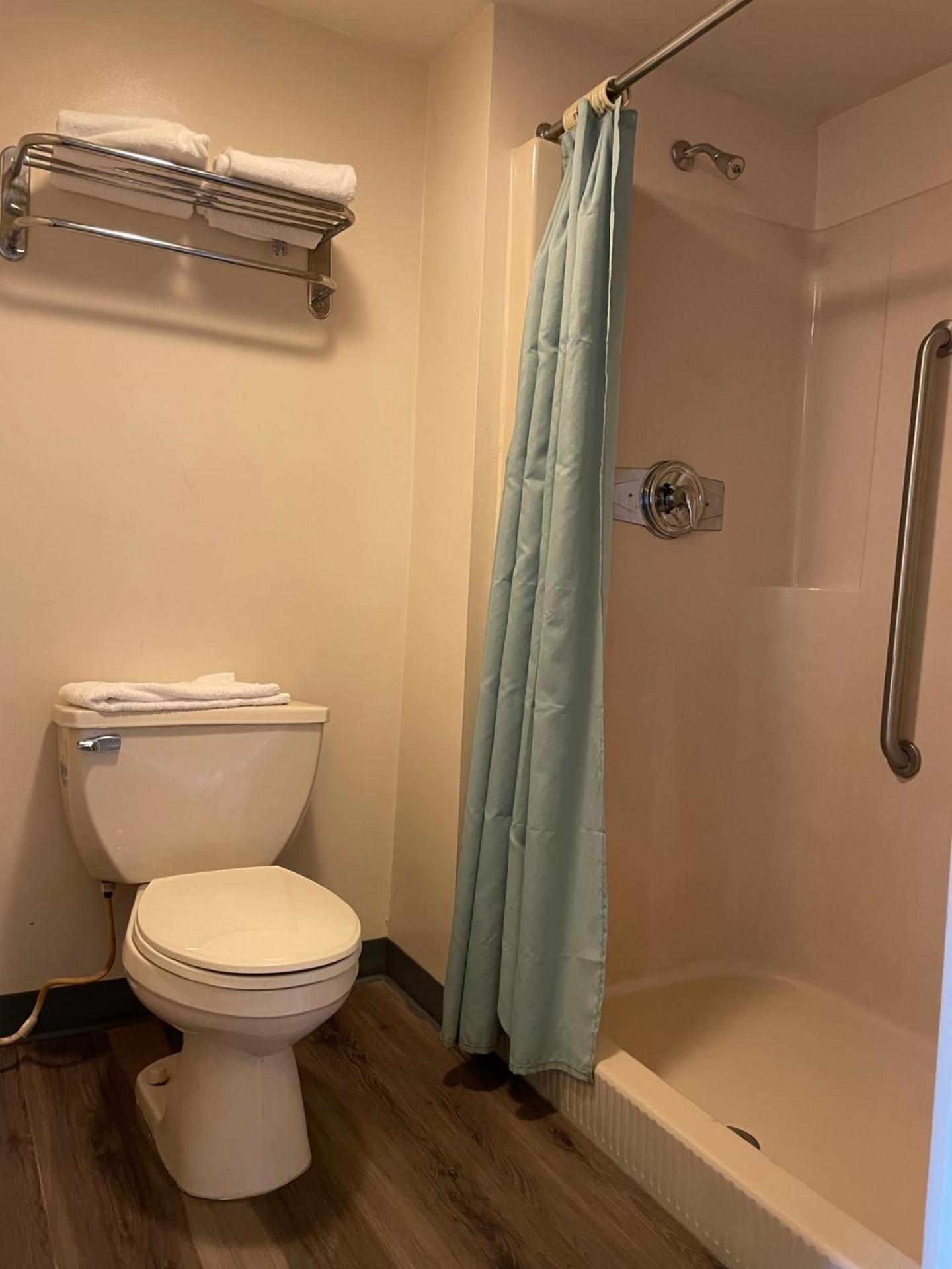 Express Inn-Rahway photo 22