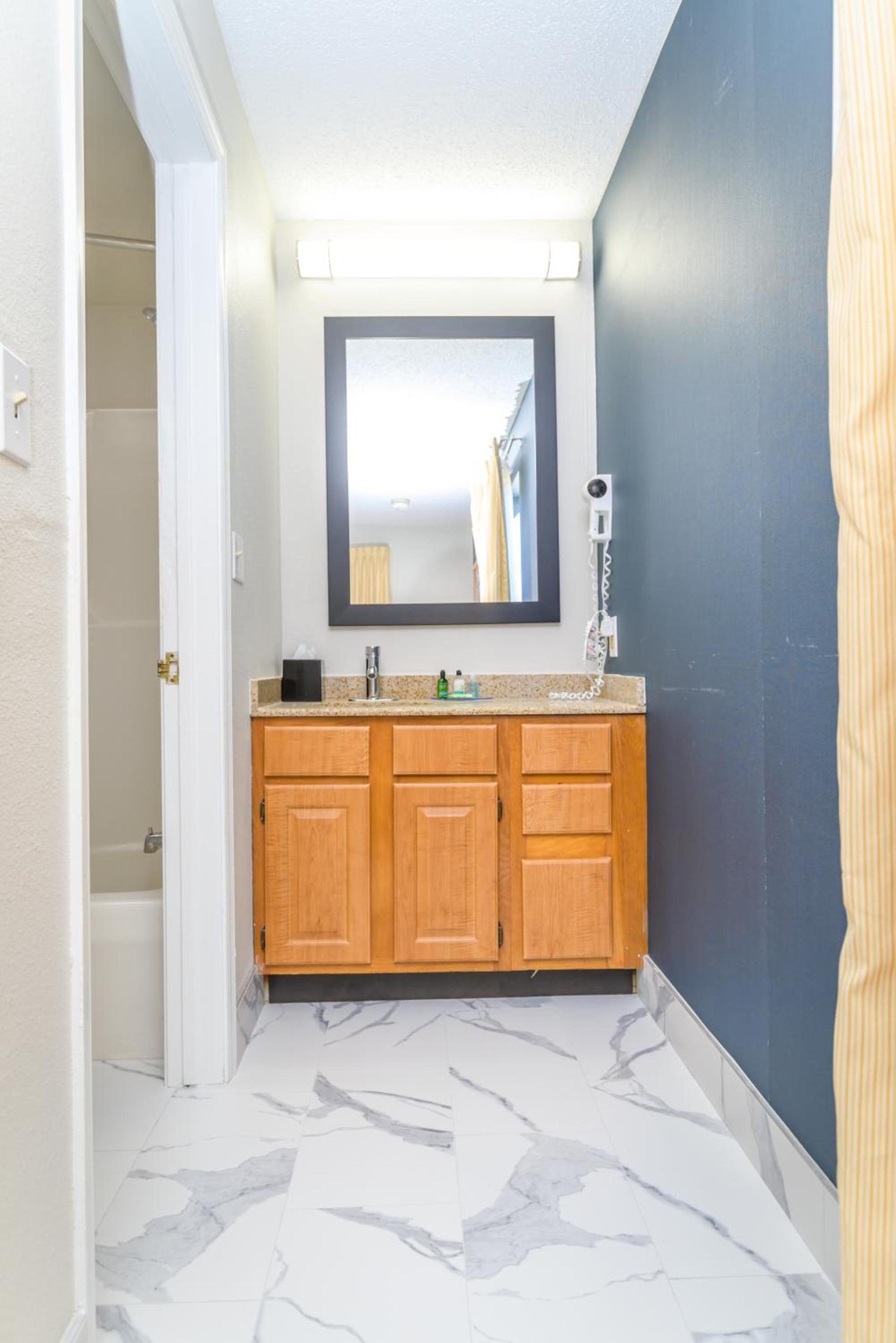 Philadelphia Suites at Airport - An Extended Stay Hotel photo 24