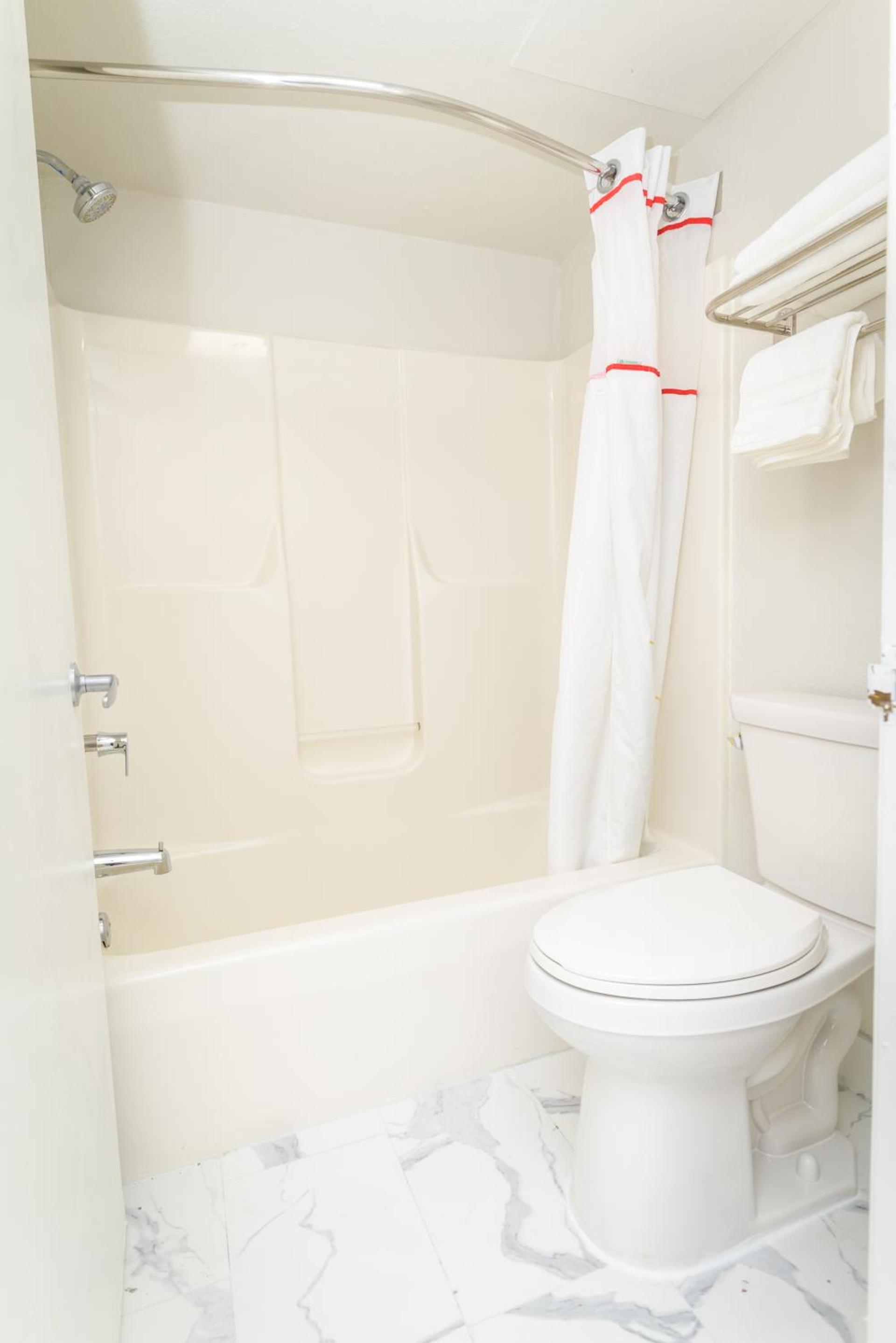 Philadelphia Suites at Airport - An Extended Stay Hotel photo 16