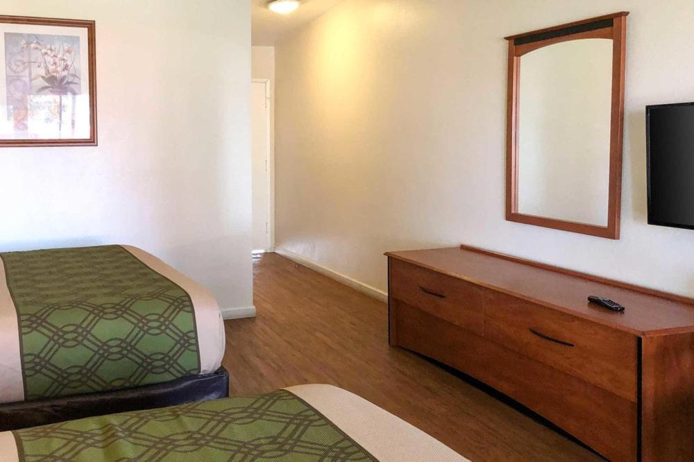 Garden Inn & Suites Oakland Airport photo 3