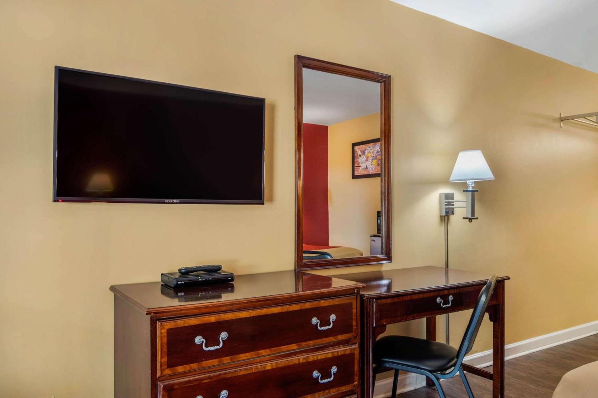 Econo Lodge Union City - Atlanta South photo 17