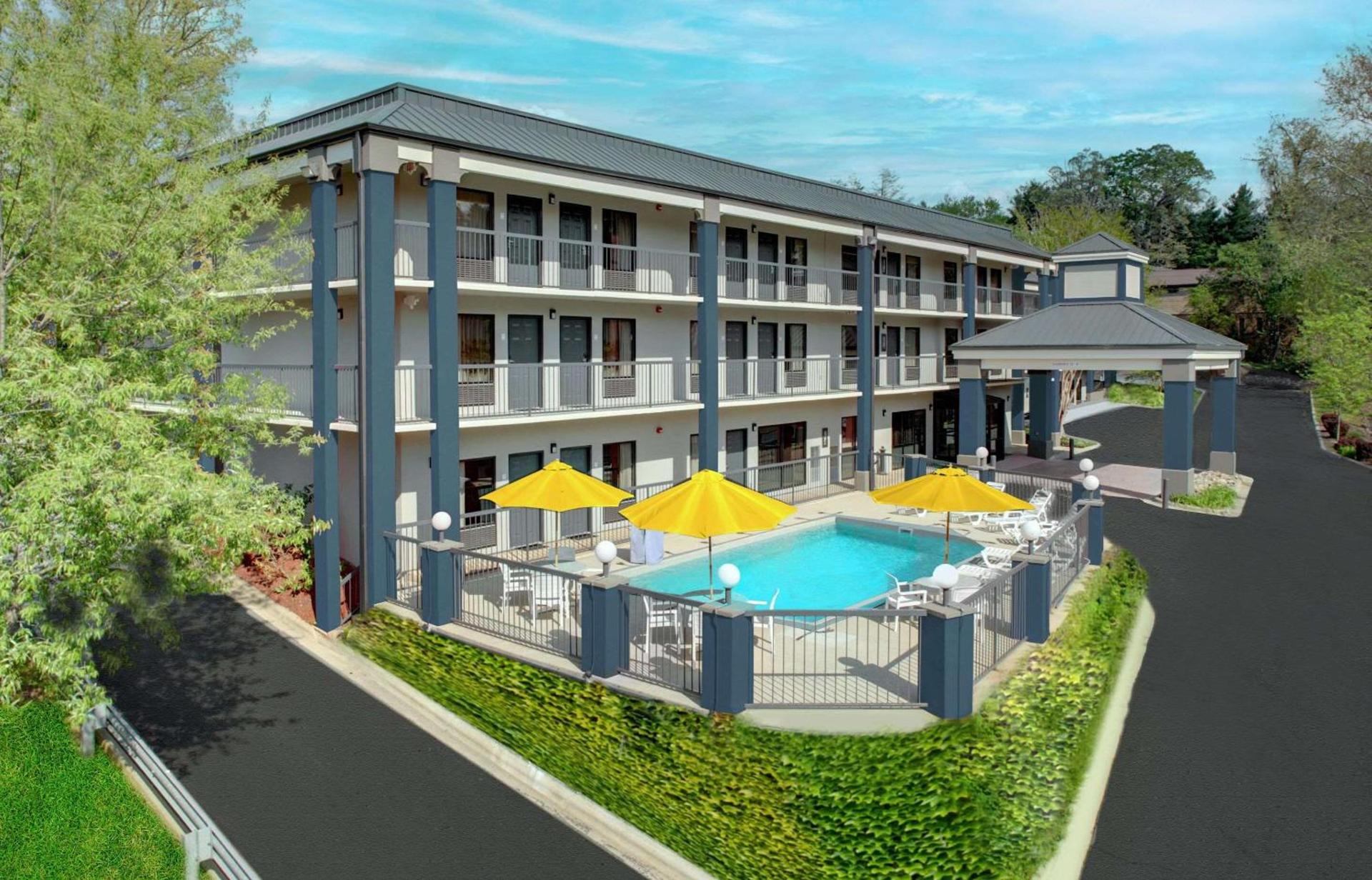 Clarion Pointe Biltmore Village — hotel in Asheville