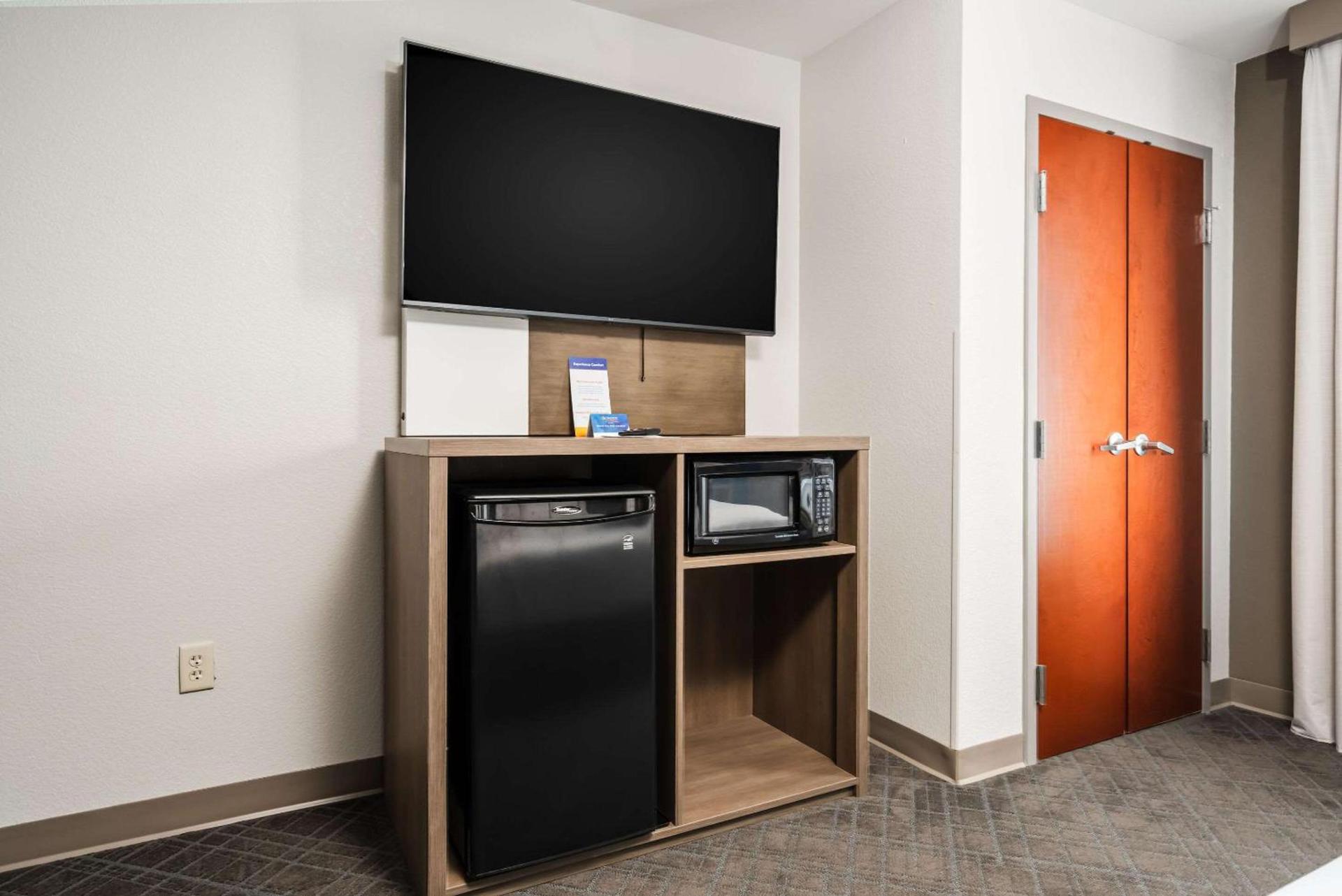 Comfort Suites Columbia Northeast - Fort Jackson photo 28