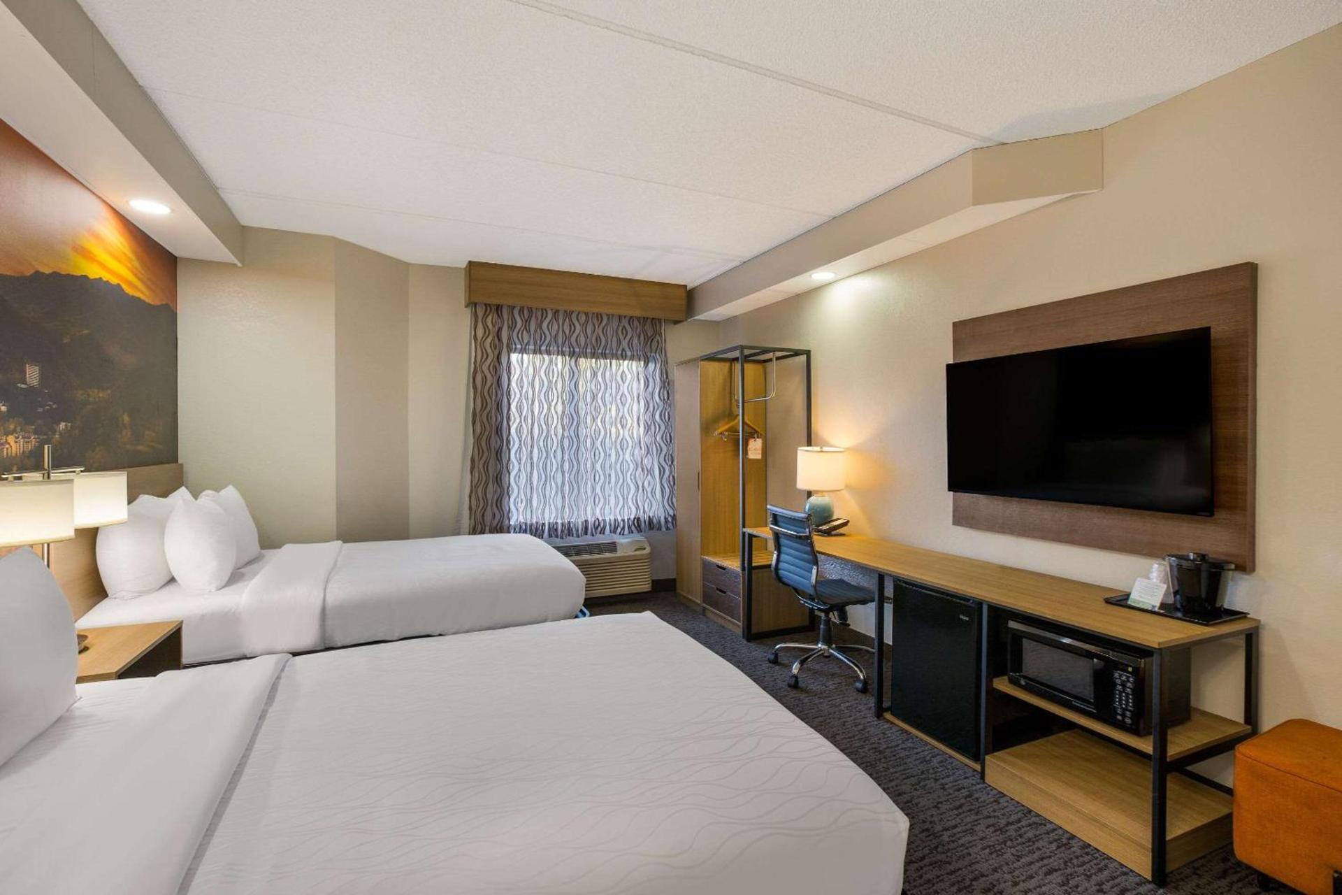 Clarion Pointe Sevierville-Pigeon Forge photo 17