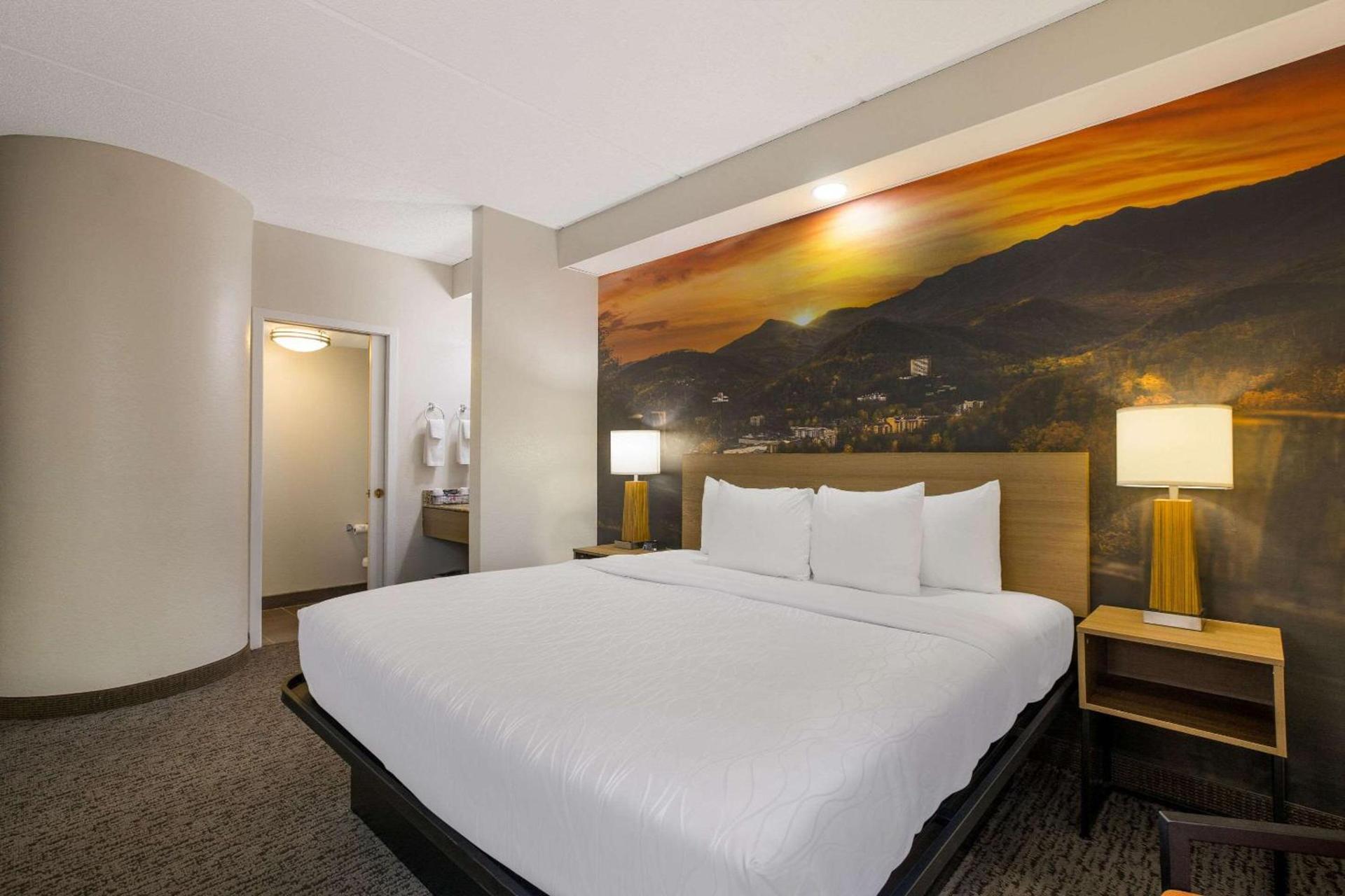 Clarion Pointe Sevierville-Pigeon Forge photo 24