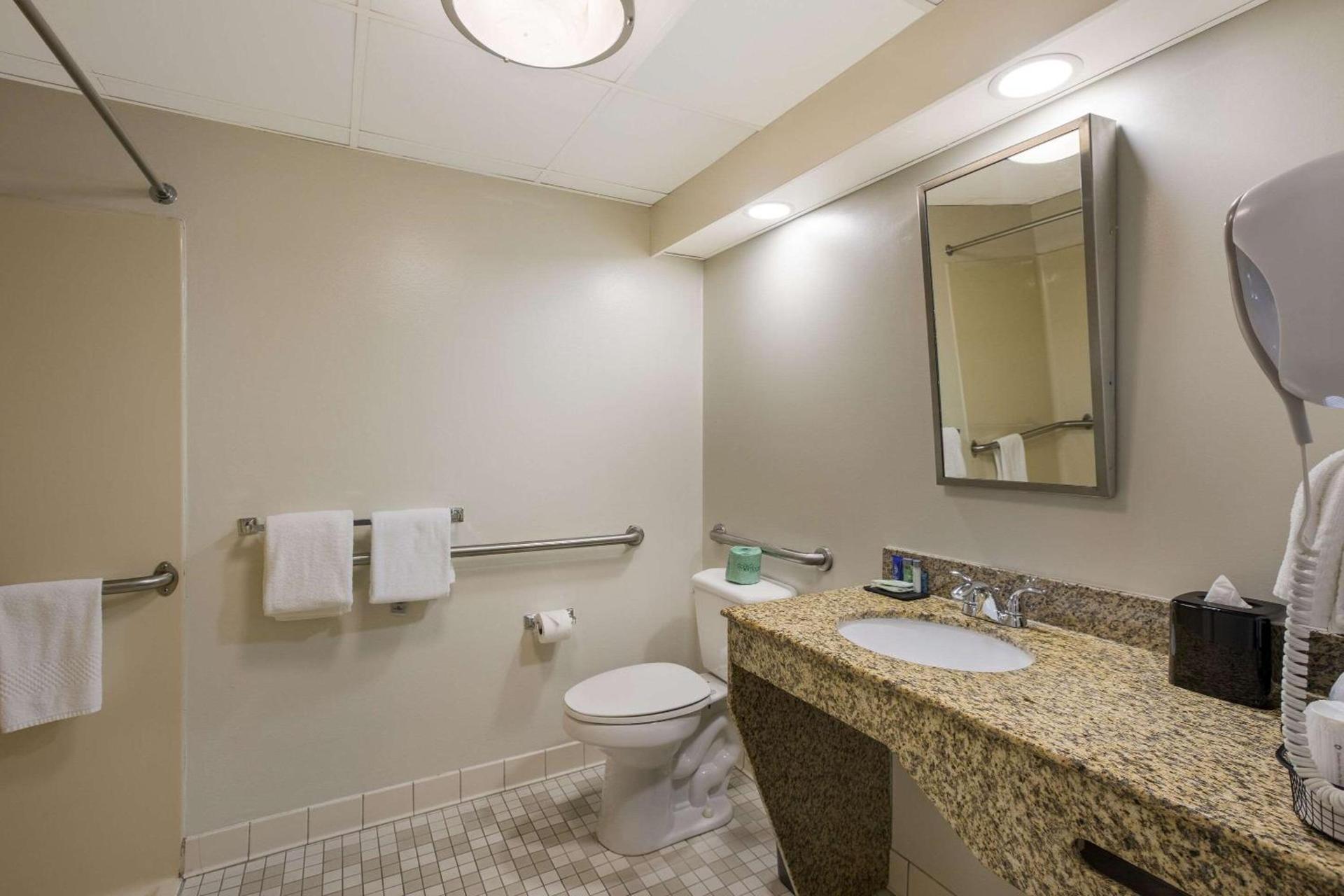 Clarion Pointe Sevierville-Pigeon Forge photo 28