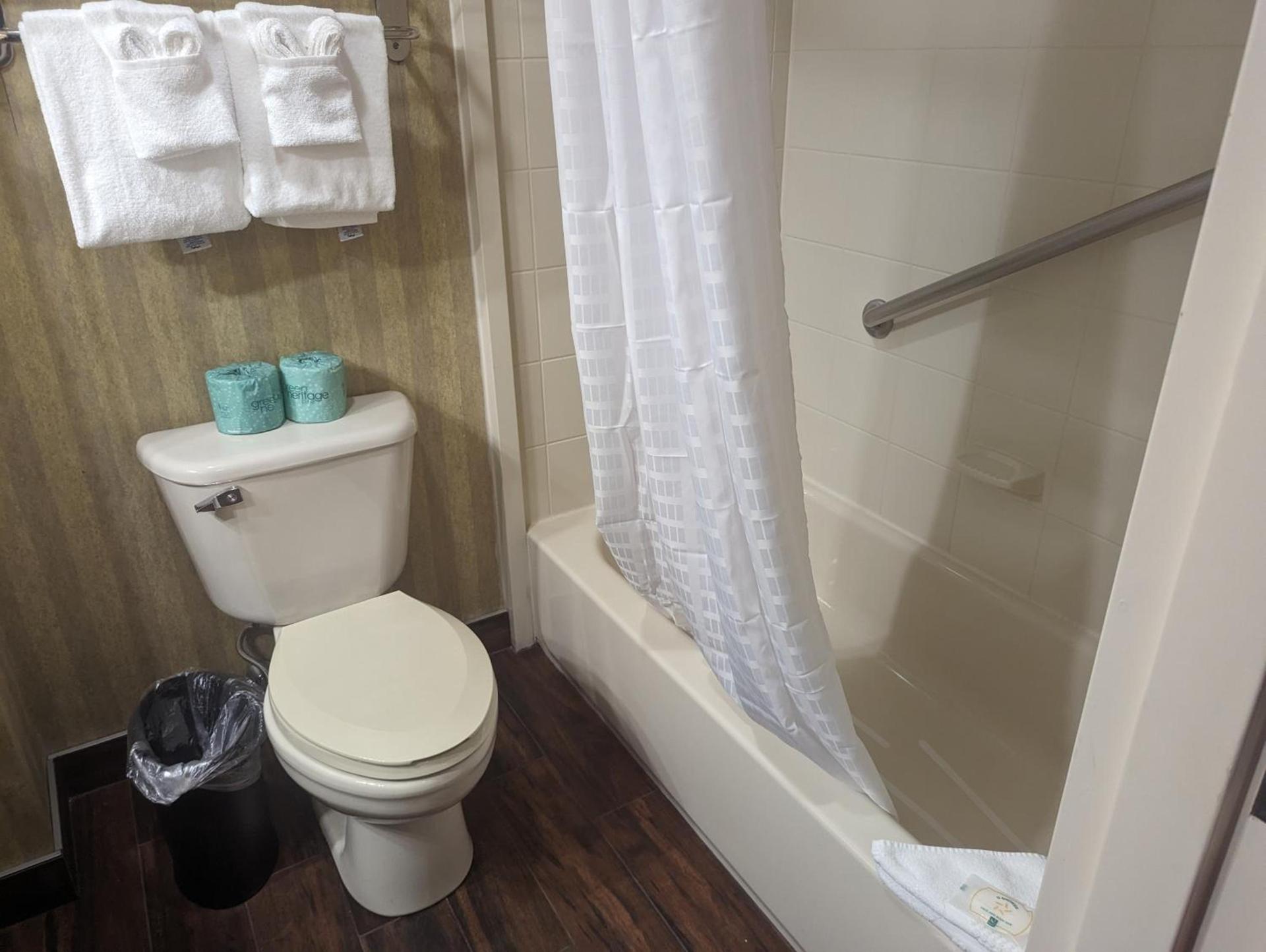 Quality Inn & Suites Northampton - Amherst photo 49