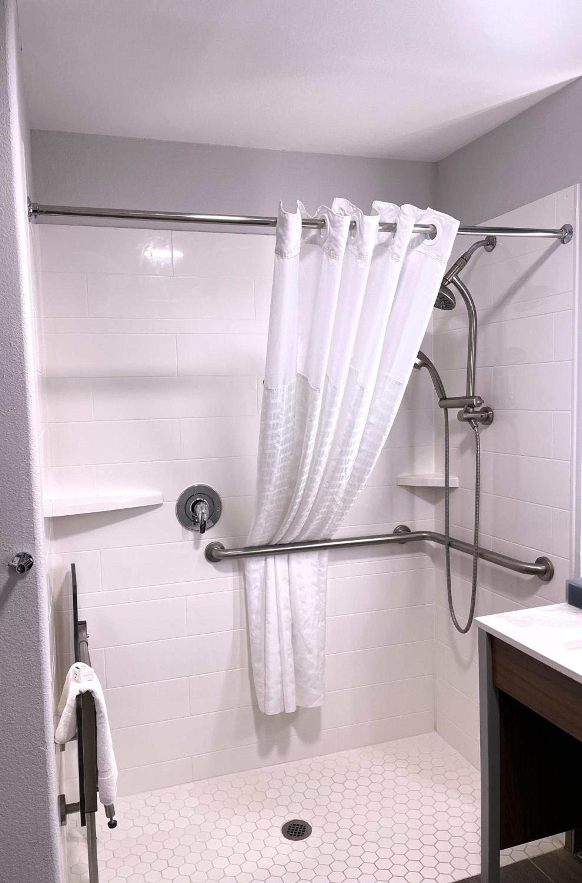 La Quinta by Wyndham Stephenville photo 43