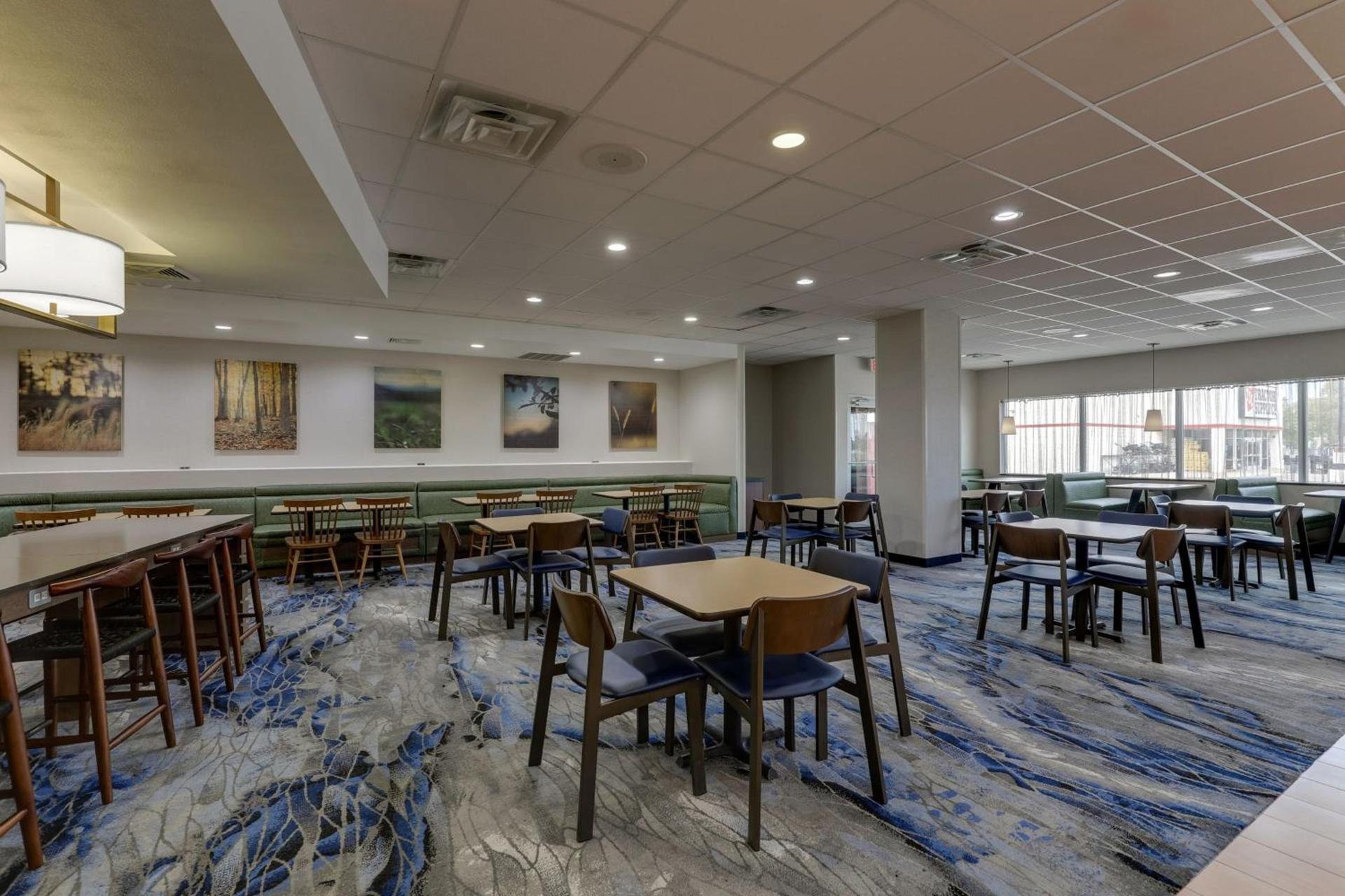Fairfield Inn and Suites Hutchinson photo 28