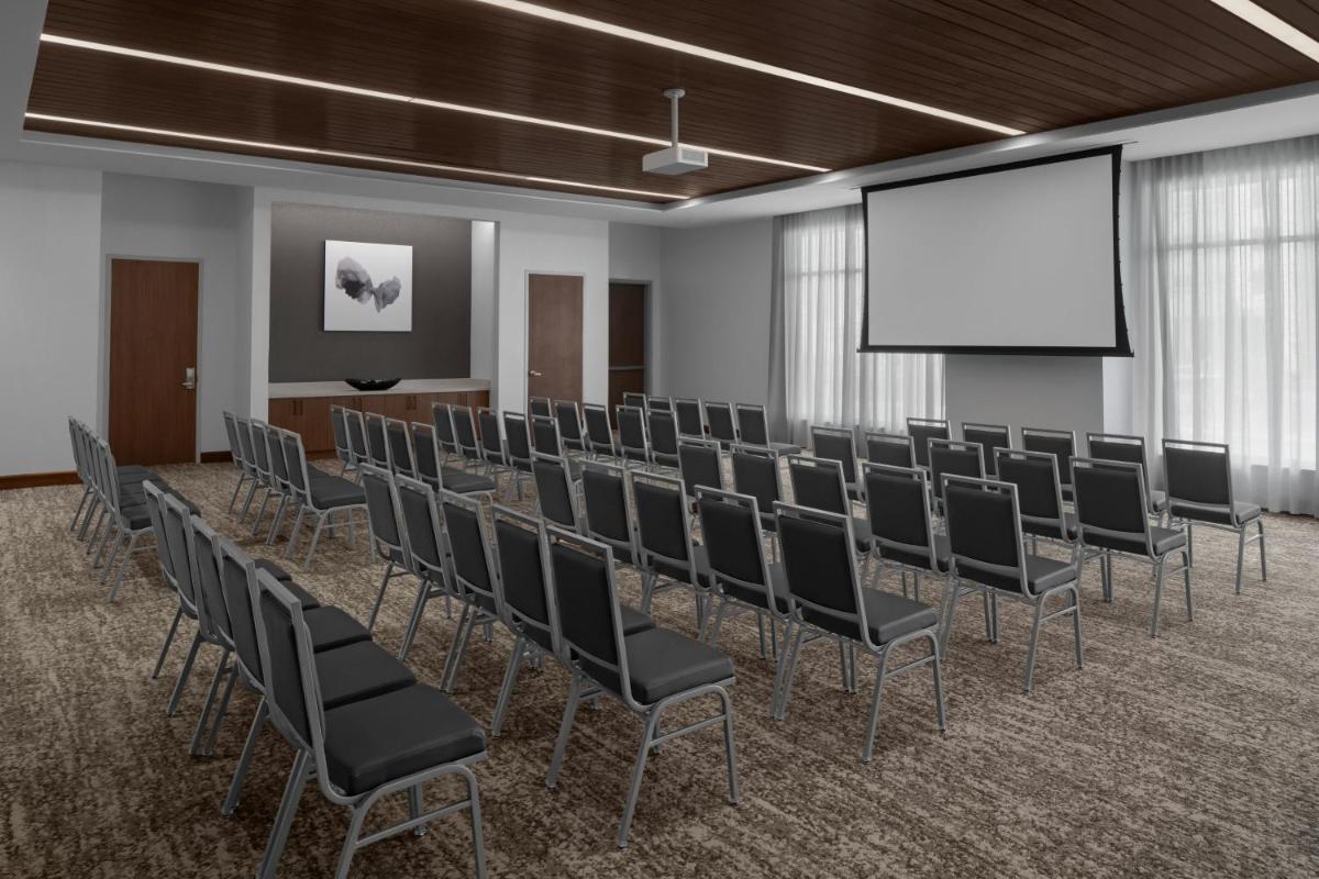 AC Hotel by Marriott Lansing University Area photo 65