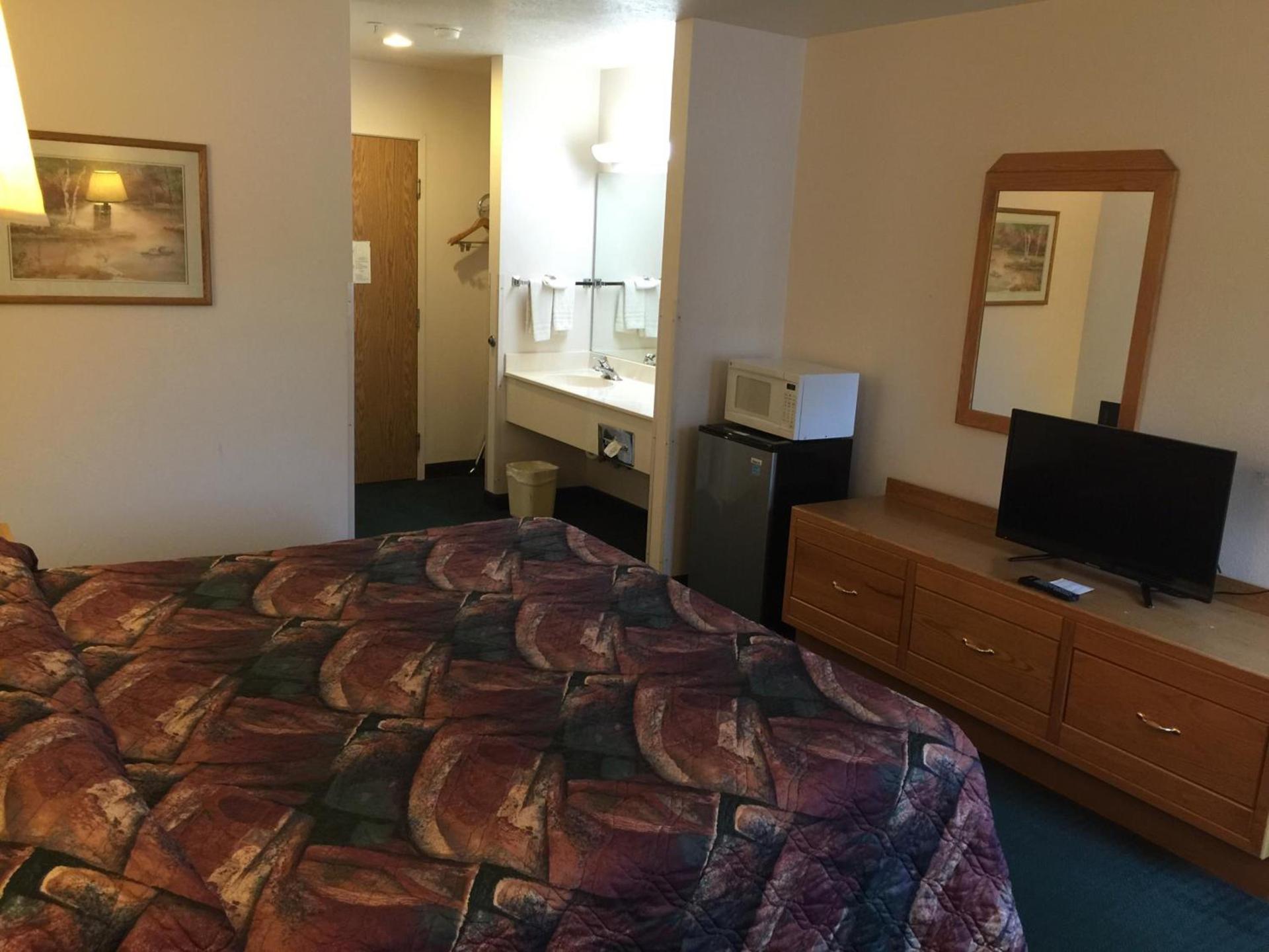 Economy Inn & Suites photo 4