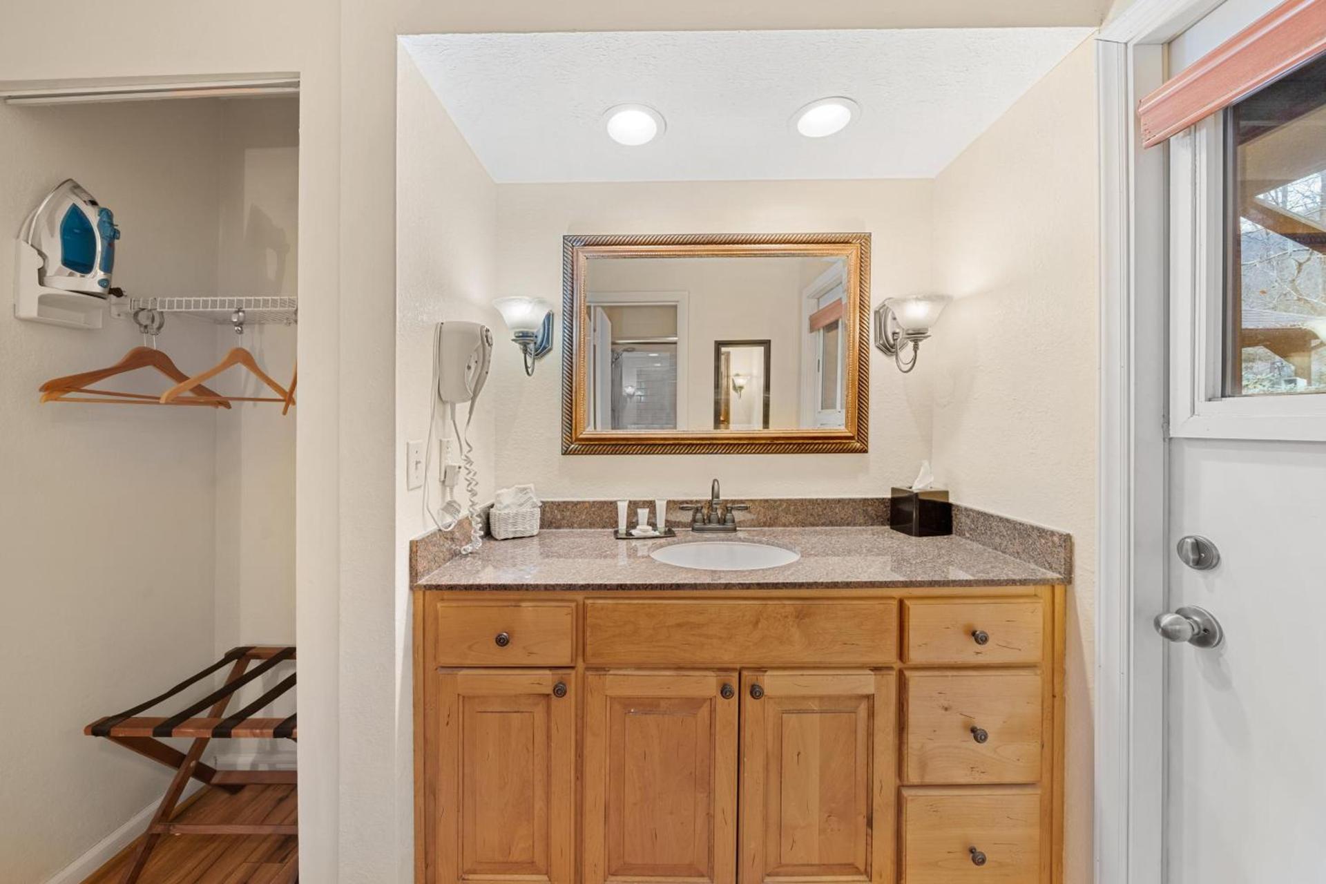 Jonathan Creek Inn and Villas photo 49