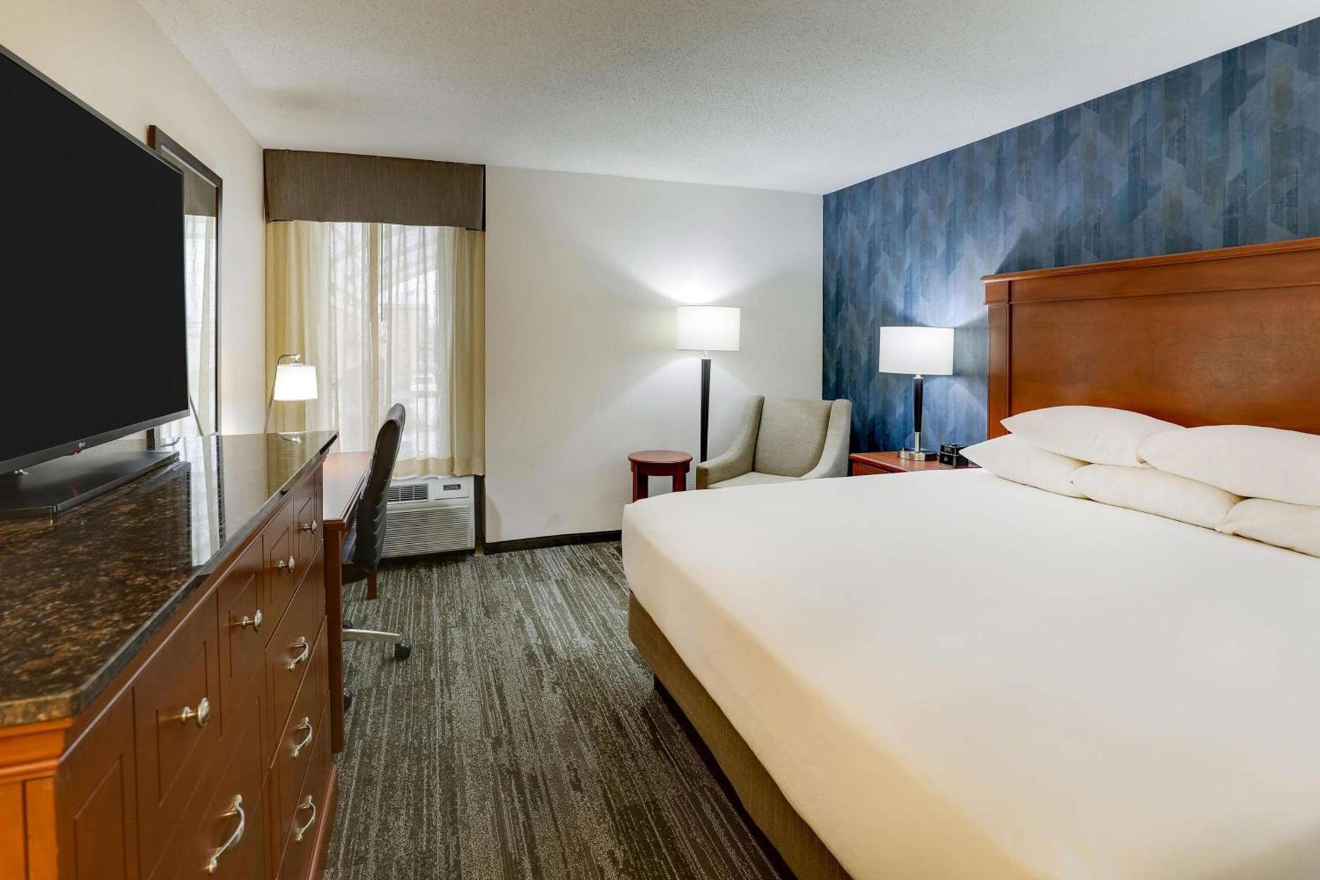 Drury Inn & Suites St. Louis St. Peters photo 10