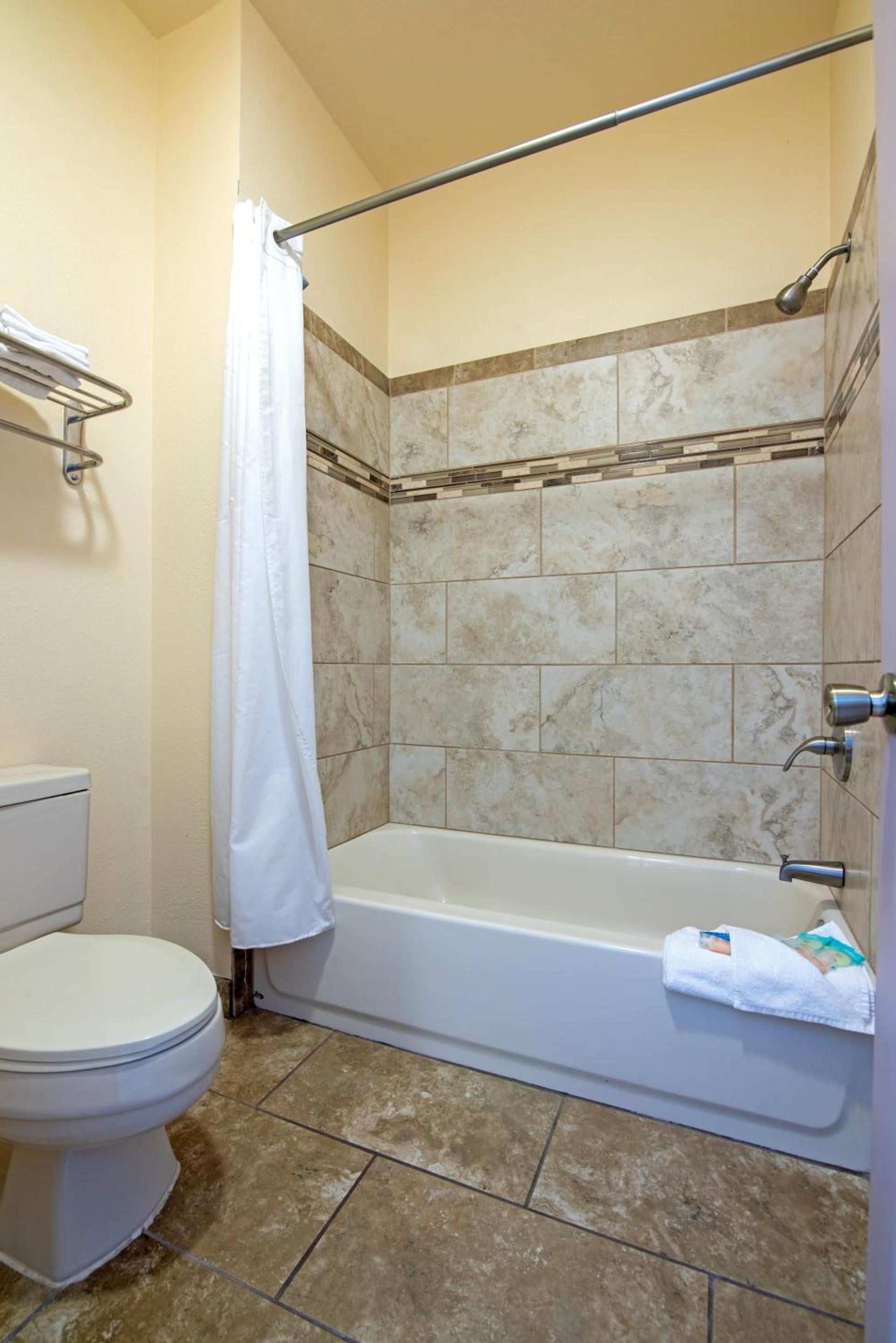 Silver Spruce Inn photo 33