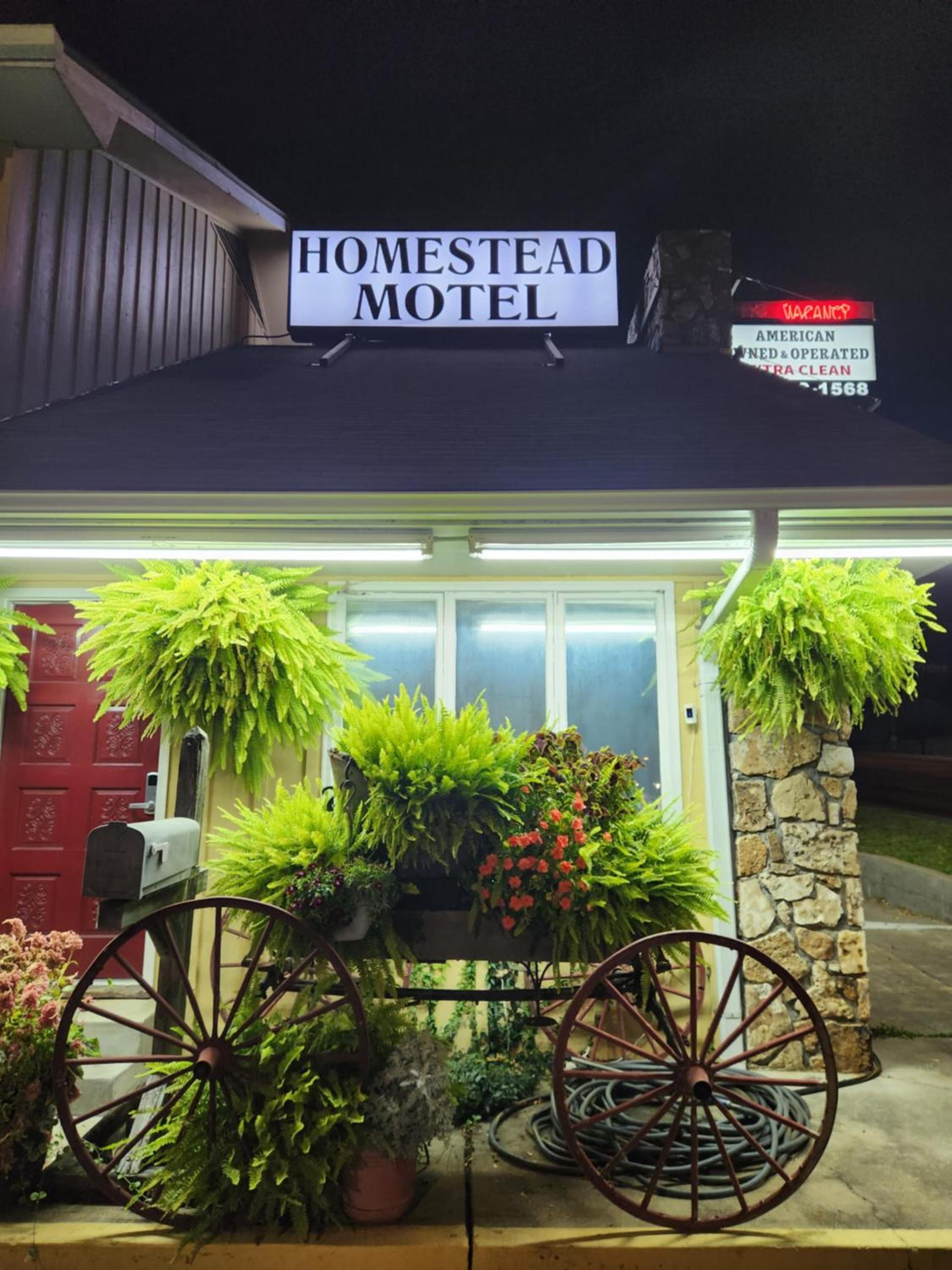 Homestead Motel photo 43