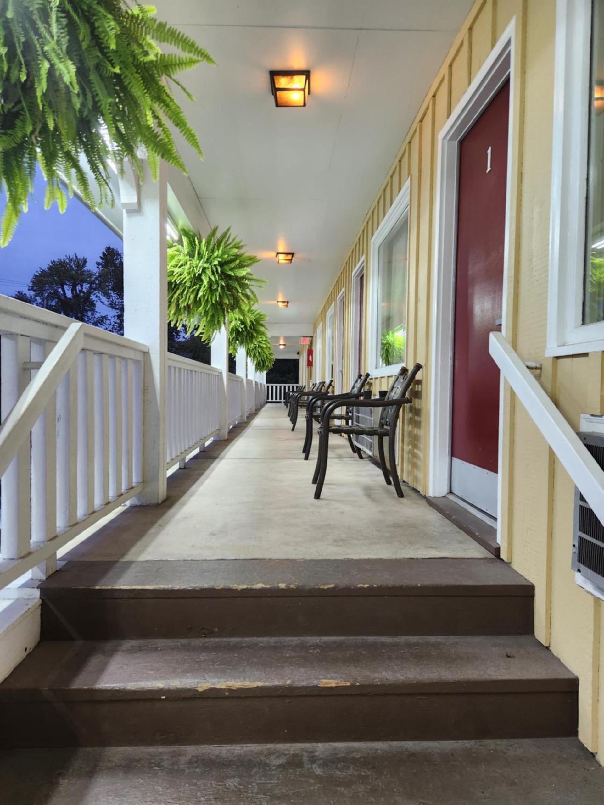 Homestead Motel photo 39