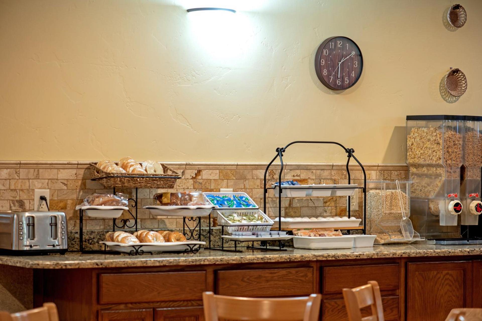Silver Spruce Inn photo 35