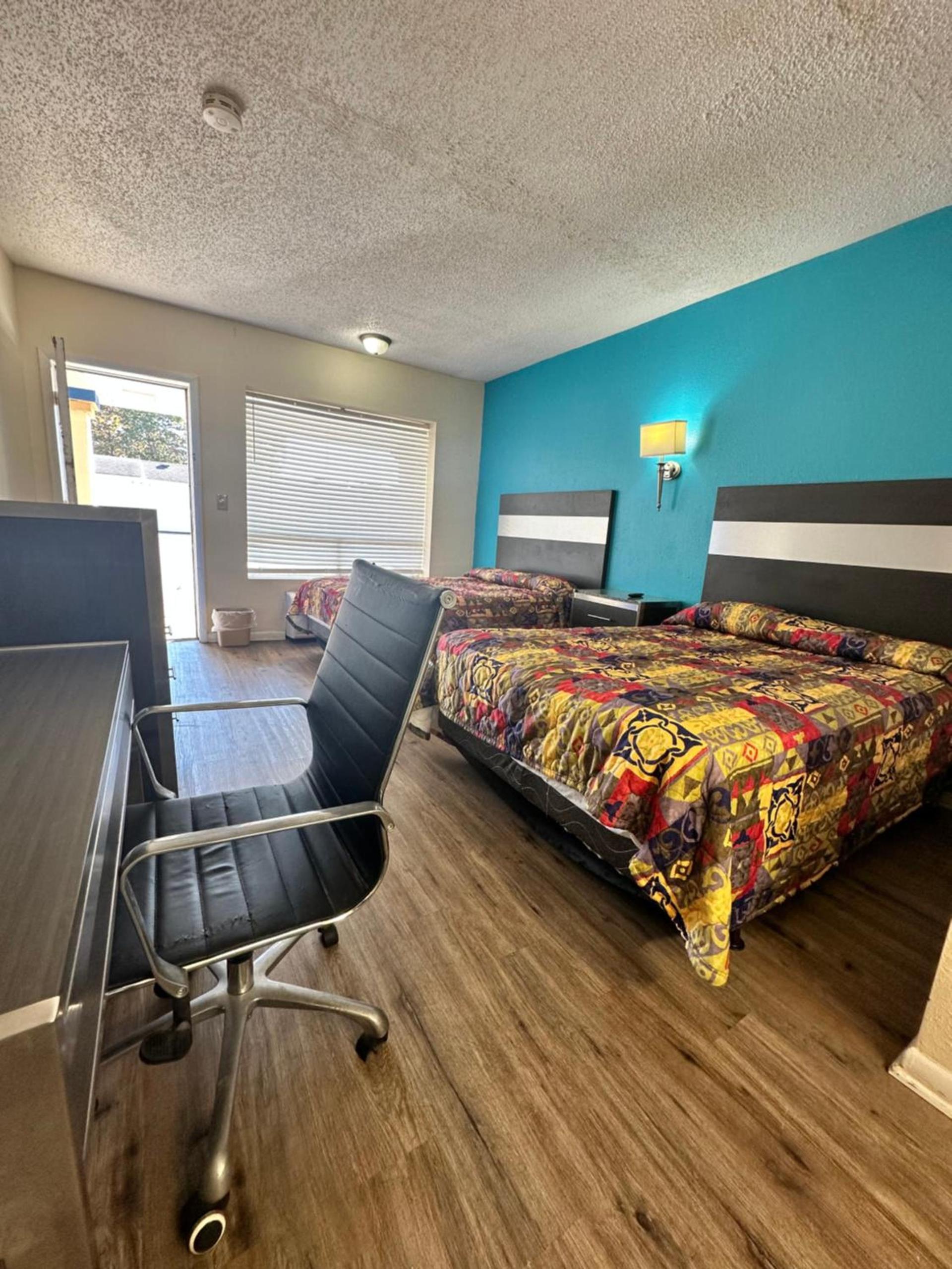 Economy Inn photo 5