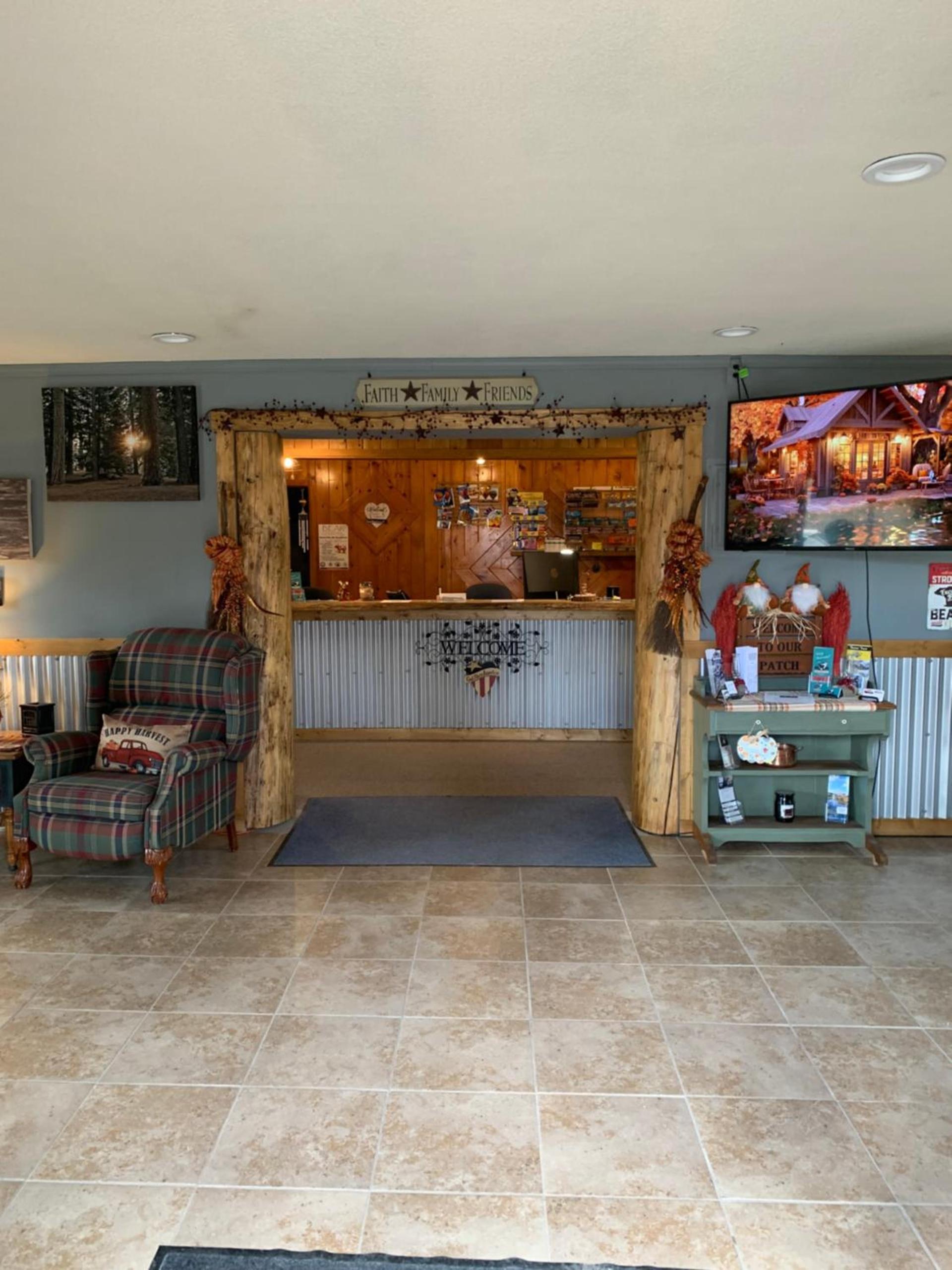 Down Home Lodge & Family RV Resort photo 4