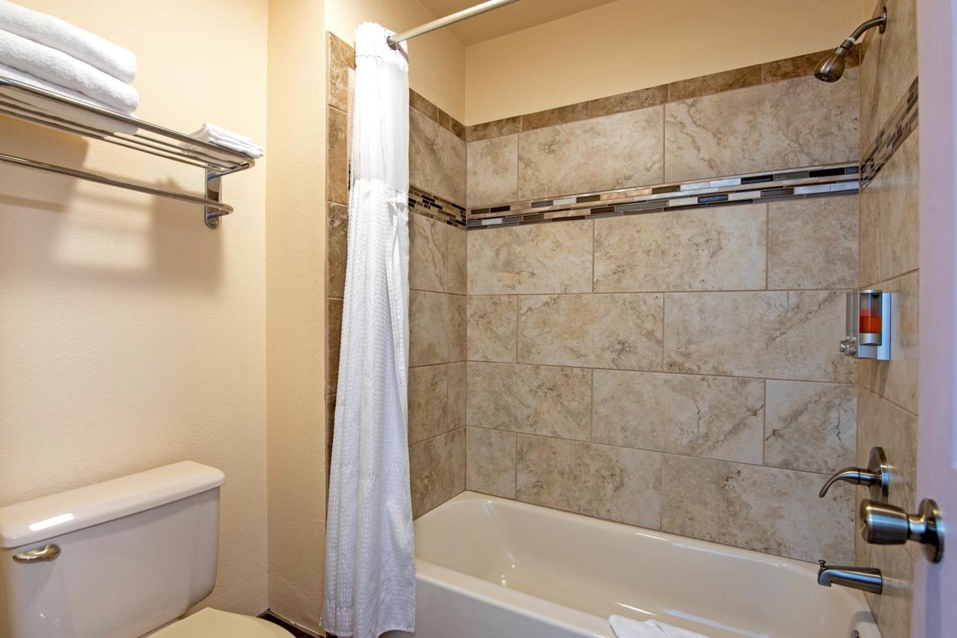 Silver Spruce Inn photo 48