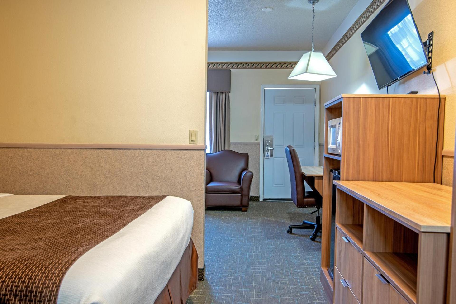 Silver Spruce Inn photo 49