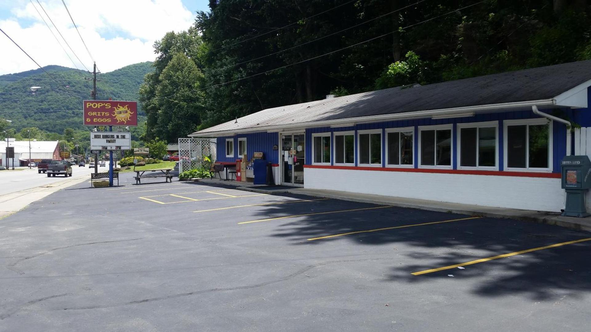 A Holiday Motel - Maggie Valley photo 30