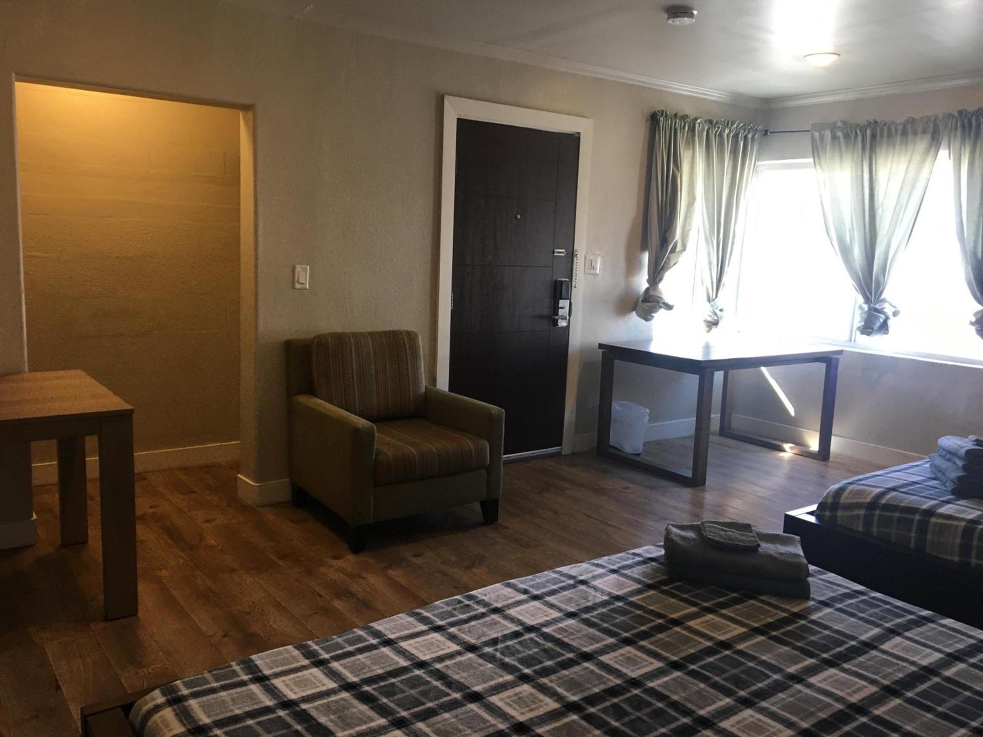 Desert Moon Motel photo 36