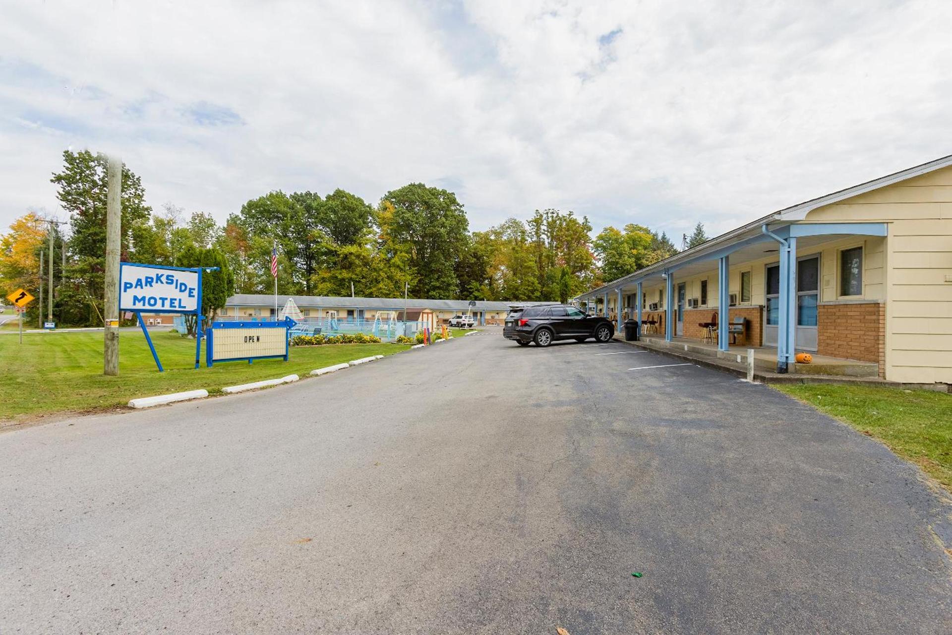 Parkside Motel by OYO Meadville Conneaut Lake photo 1