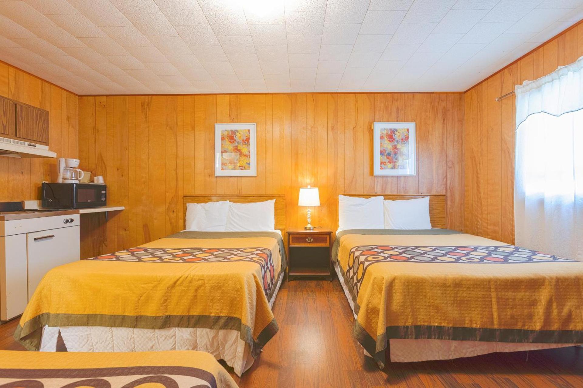 Parkside Motel by OYO Meadville Conneaut Lake photo 35