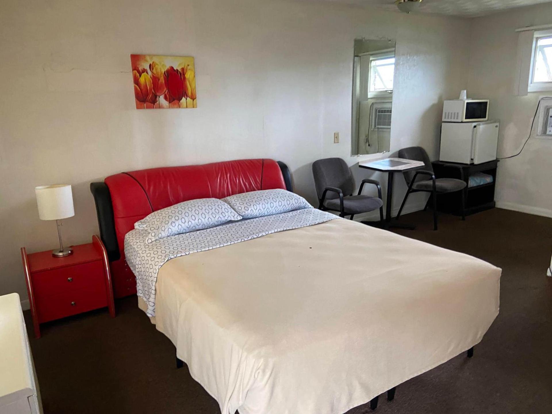 Driftwood Motel photo 26