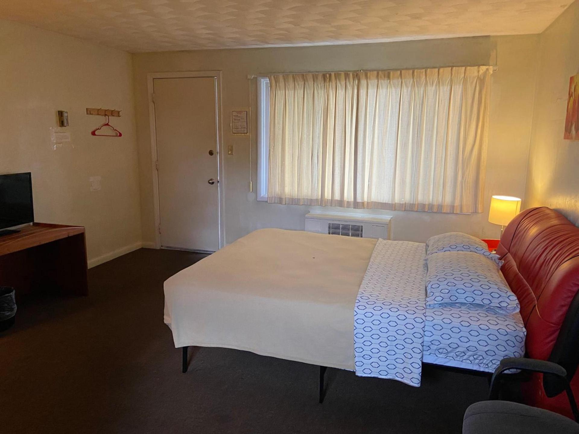 Driftwood Motel photo 27