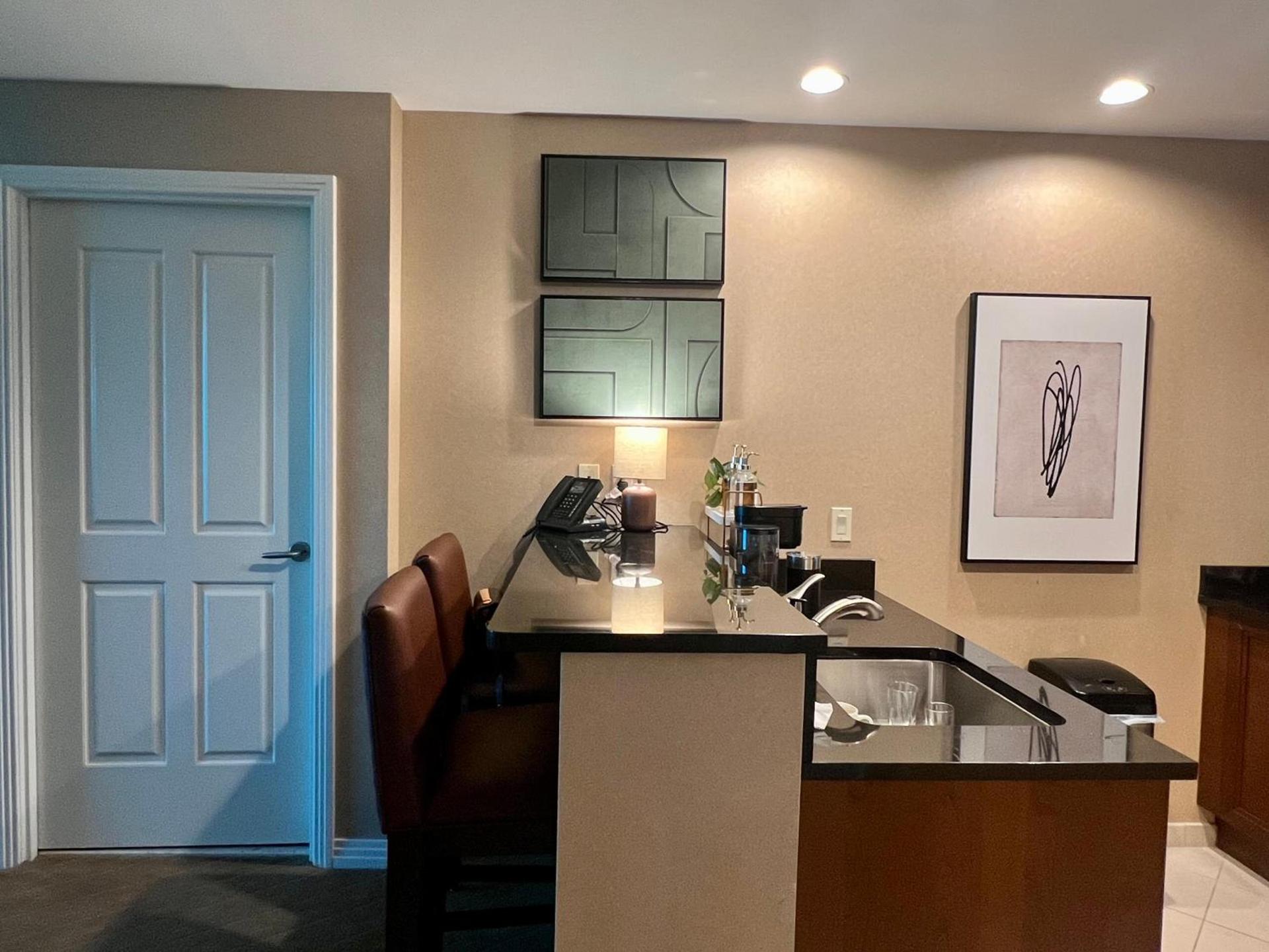 LUXE 702 MGM Signature with Balcony photo 17