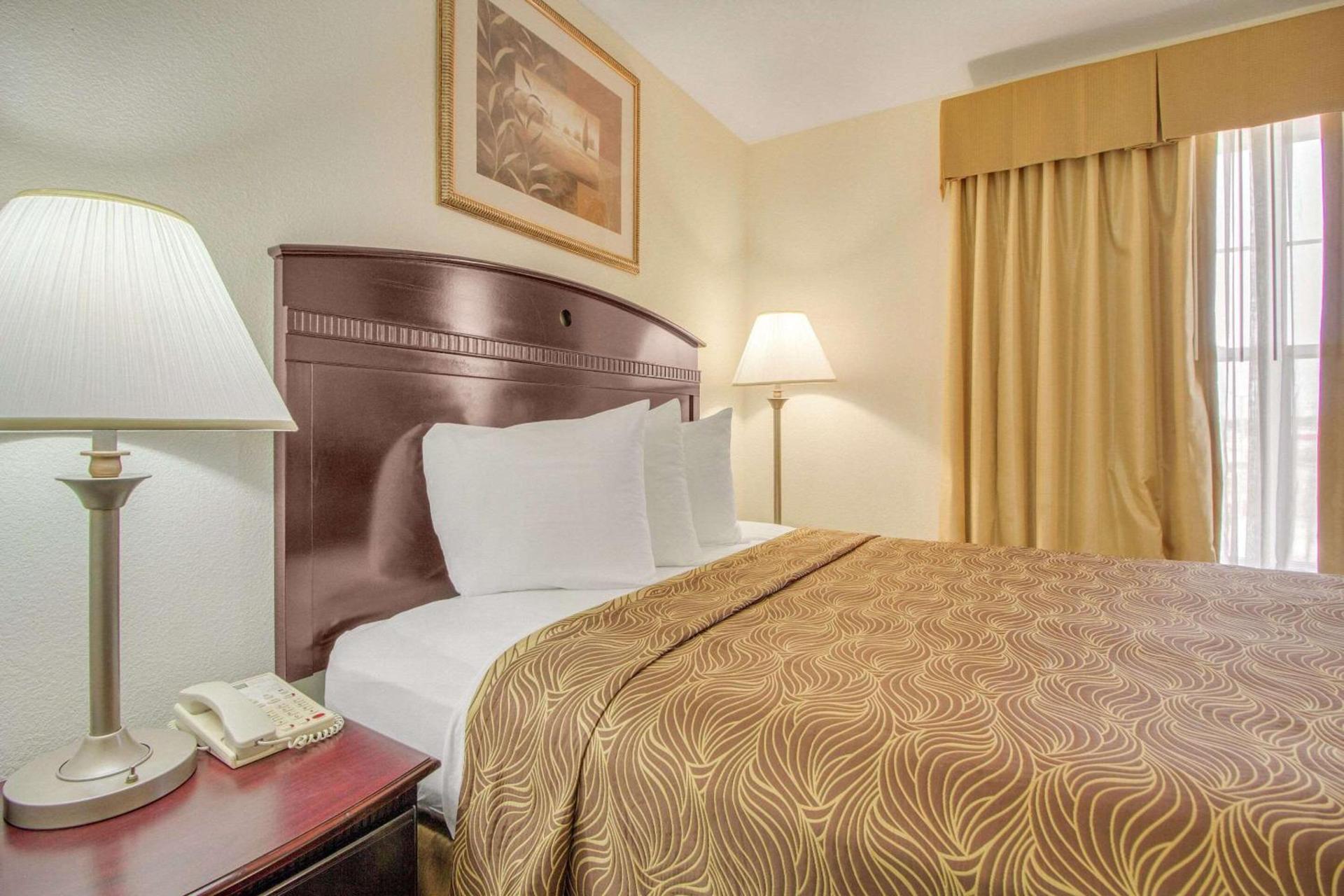 MainStay Suites Texas Medical Center-Reliant Park photo 10