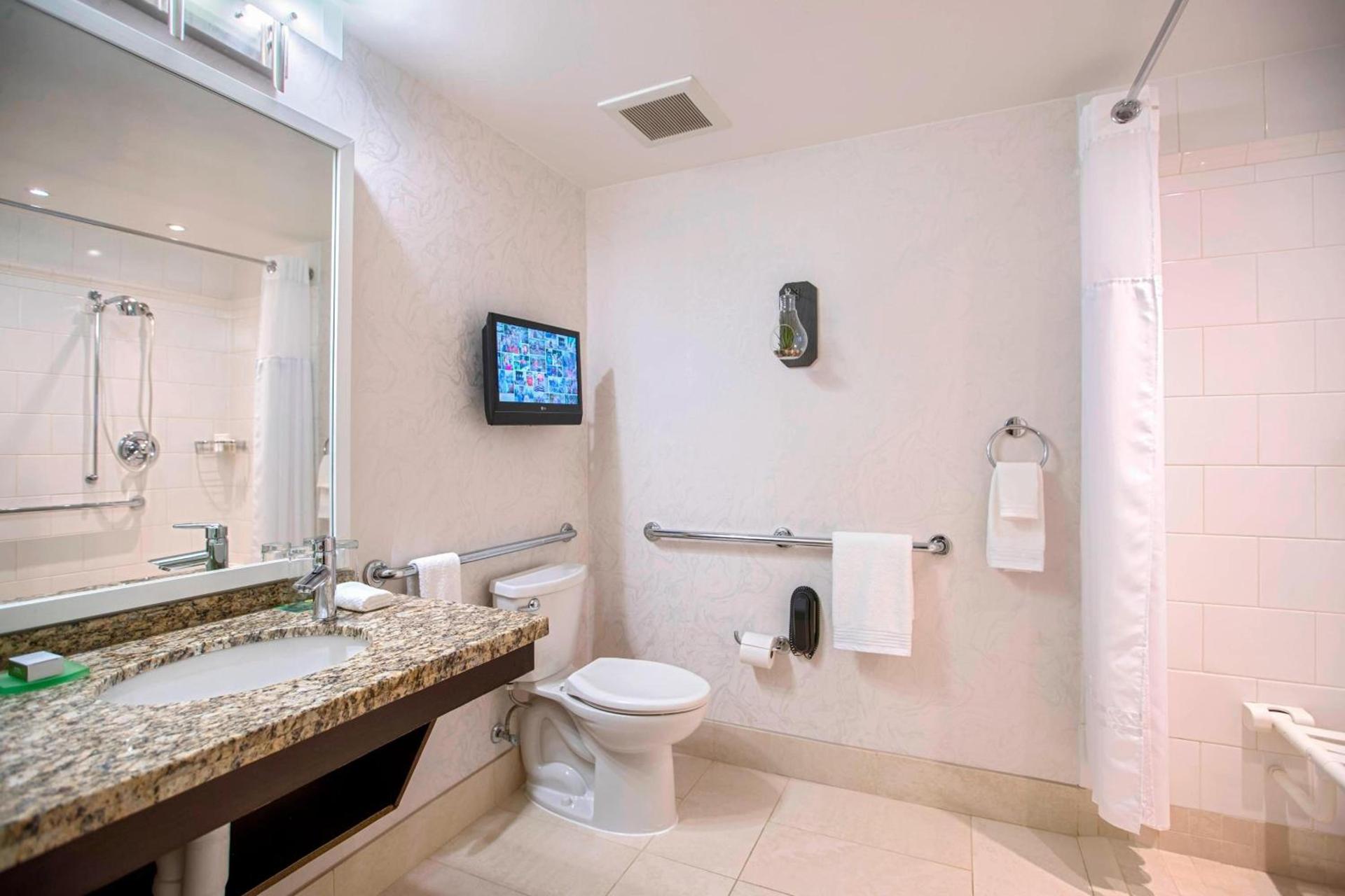 Renaissance Raleigh North Hills Hotel photo 39