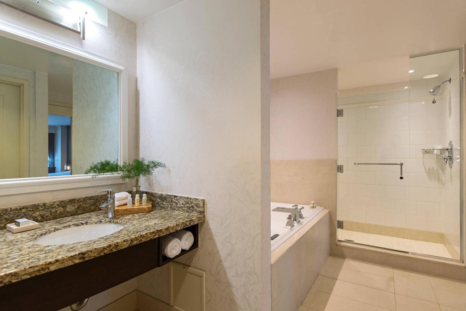 Renaissance Raleigh North Hills Hotel photo 8