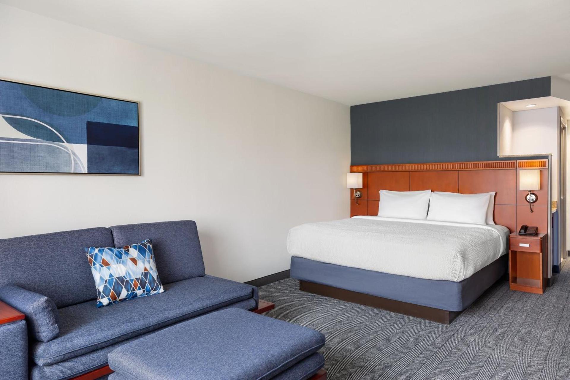 Courtyard by Marriott Madison West / Middleton photo 13