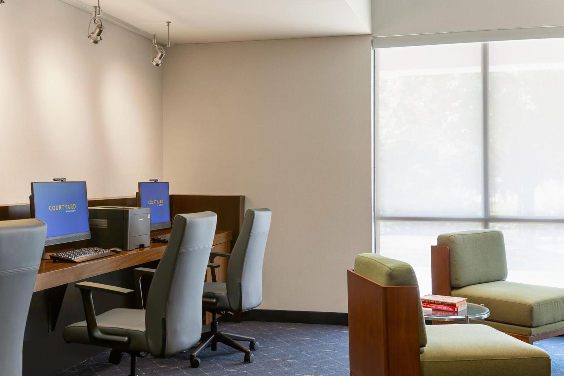 Courtyard by Marriott Madison West / Middleton photo 31