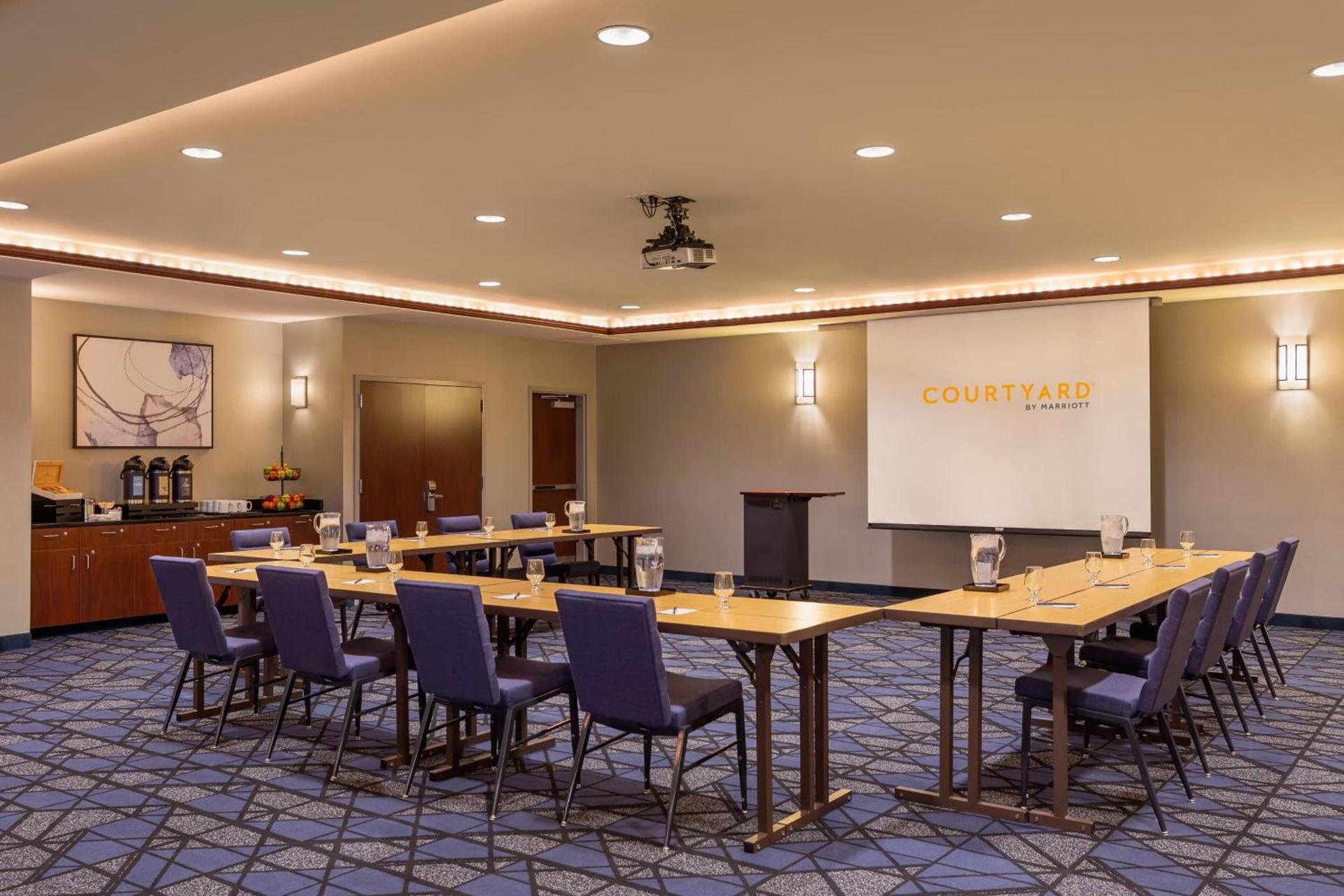 Courtyard by Marriott Madison West / Middleton photo 52