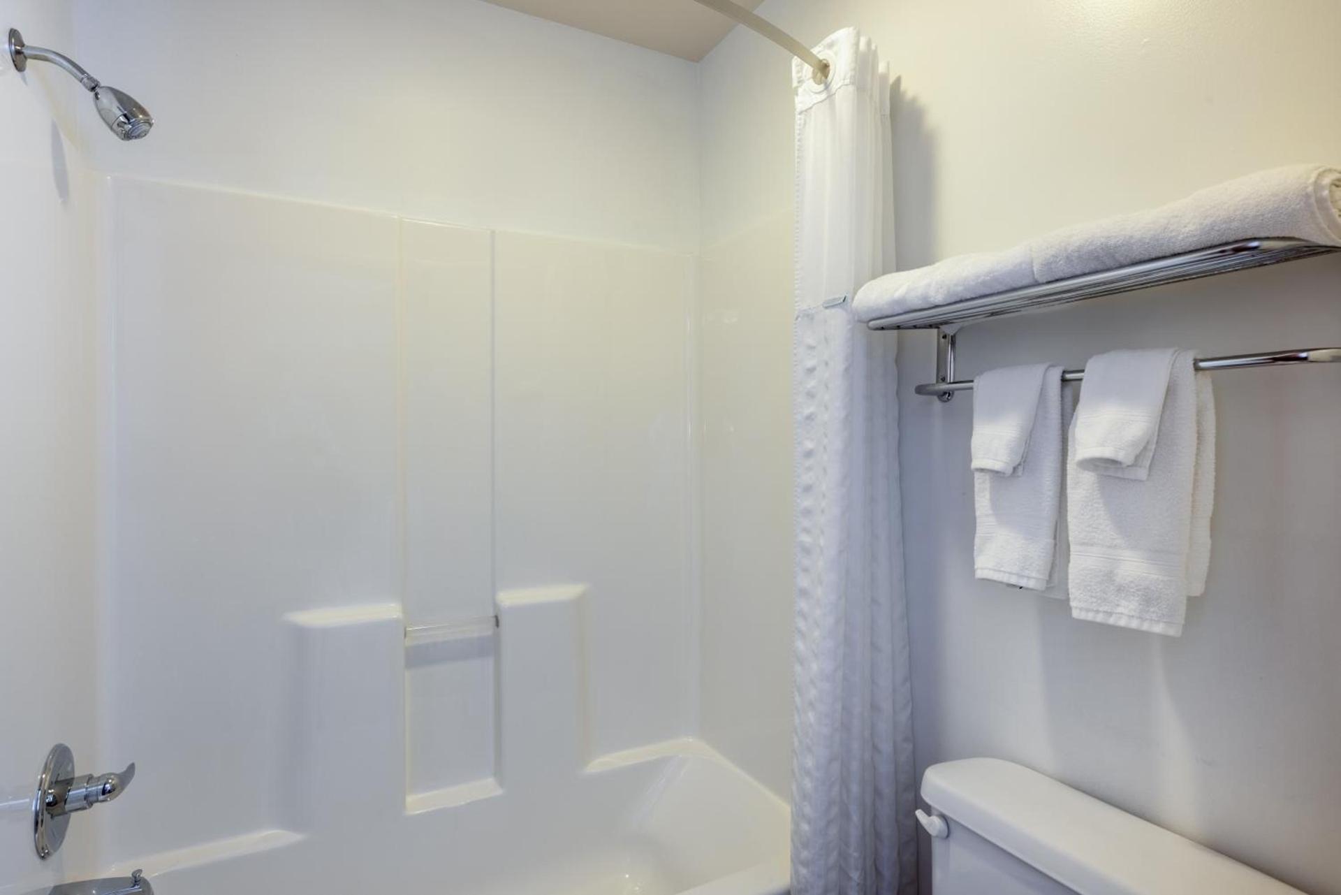 Travelodge by Wyndham Livingston photo 52