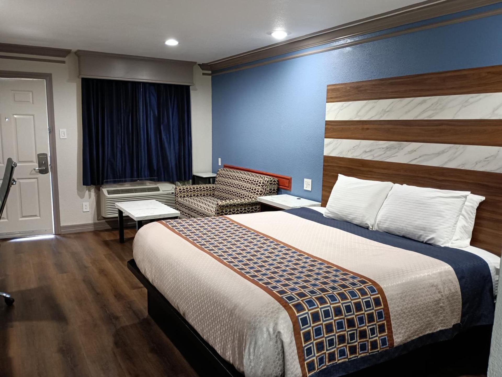 Americas Best Value Inn & Suites-Alvin/Houston photo 17