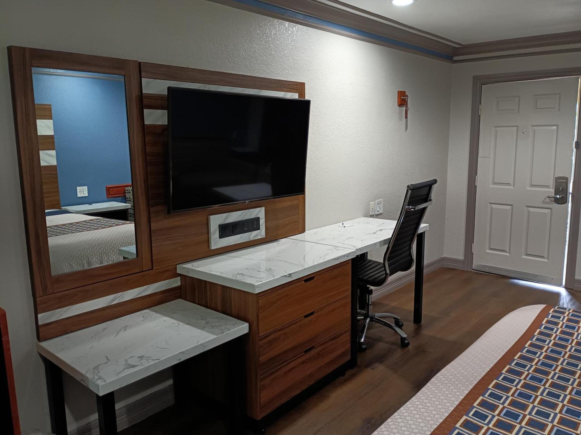 Americas Best Value Inn & Suites-Alvin/Houston photo 18