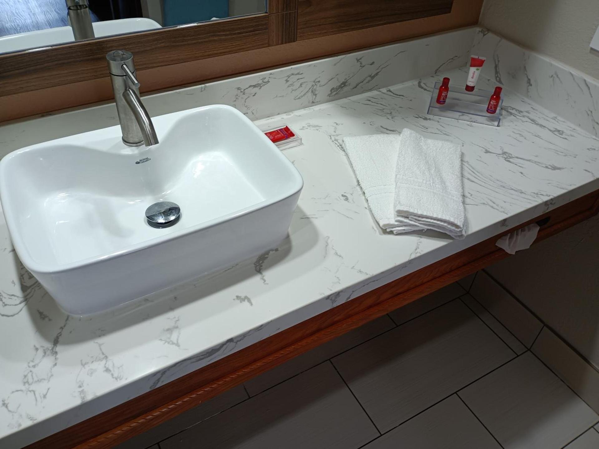 Americas Best Value Inn & Suites-Alvin/Houston photo 23