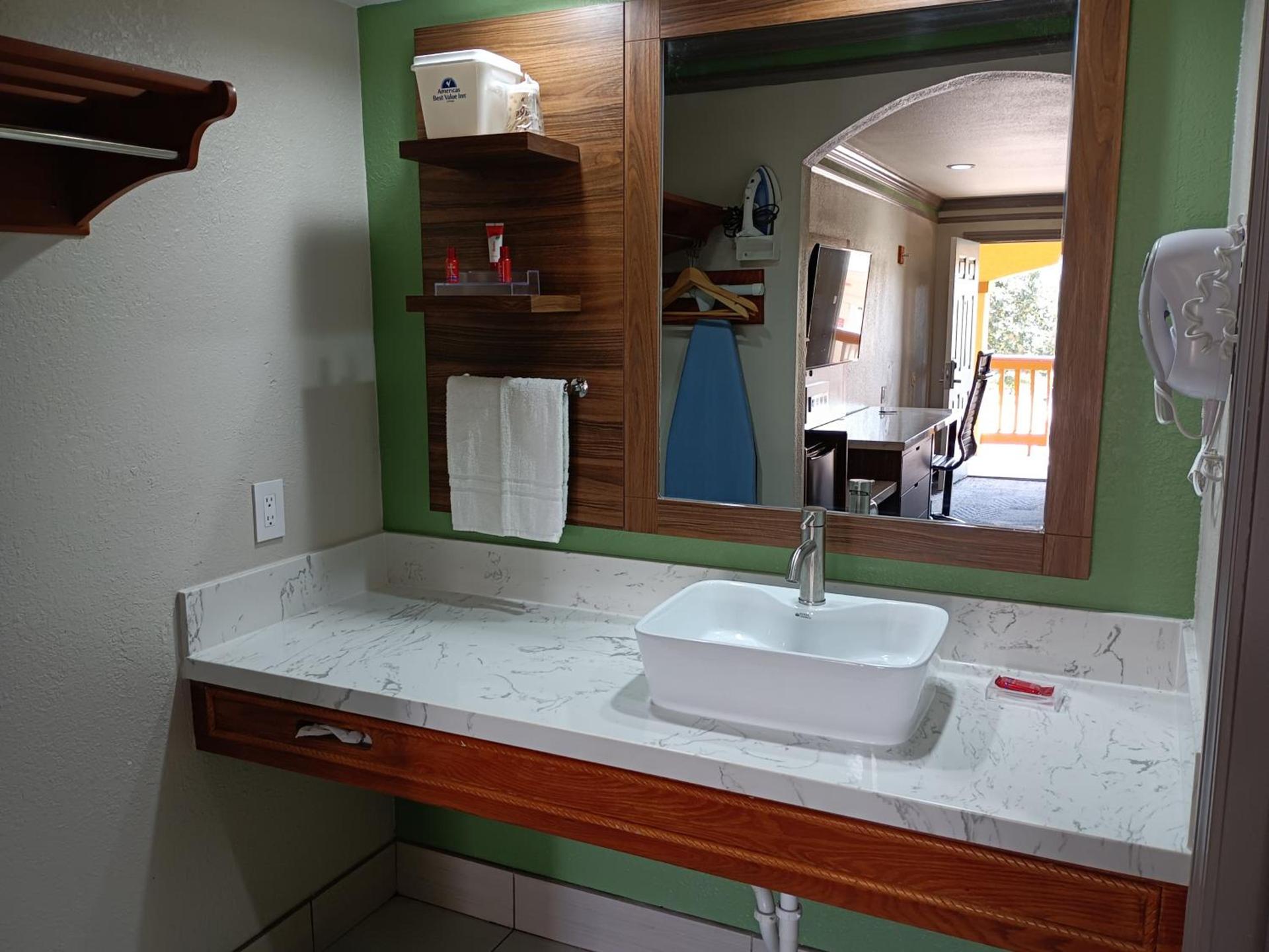 Americas Best Value Inn & Suites-Alvin/Houston photo 27