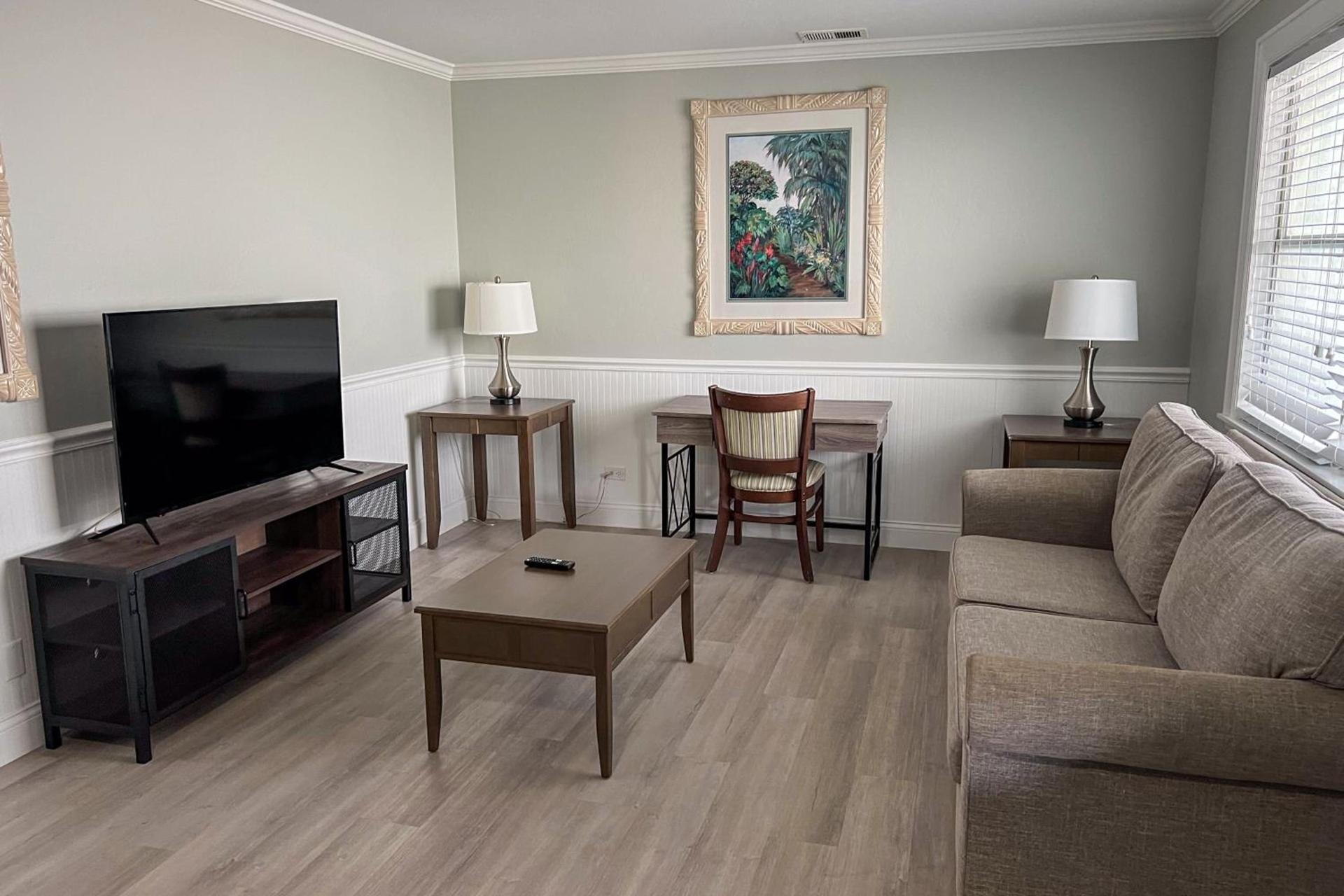 Marco Island Lakeside Inn photo 35