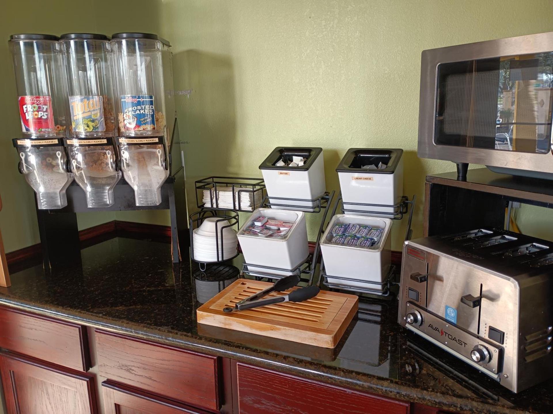 Americas Best Value Inn & Suites-Alvin/Houston photo 33