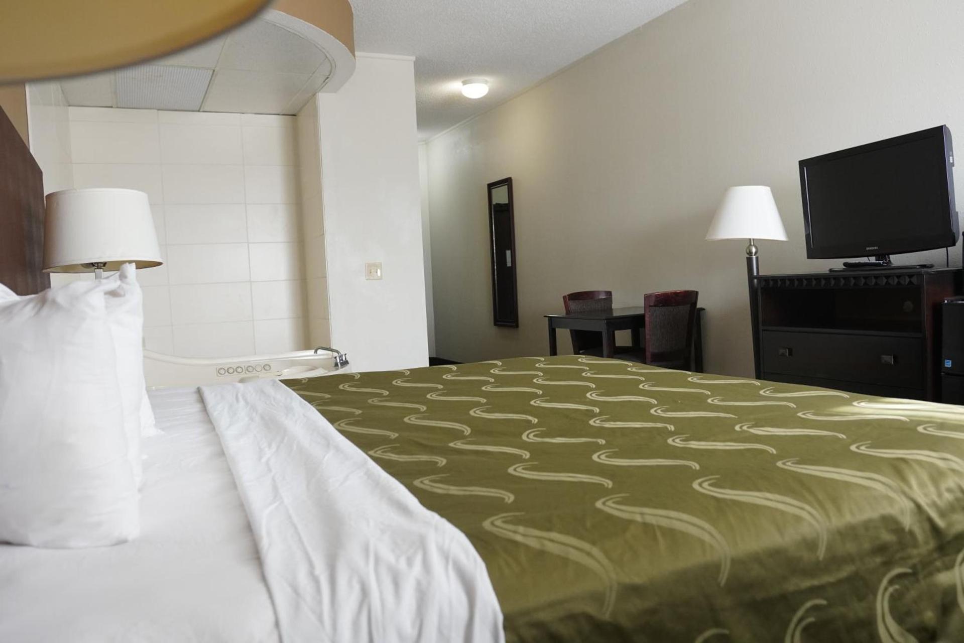 American Inn & Suites photo 53