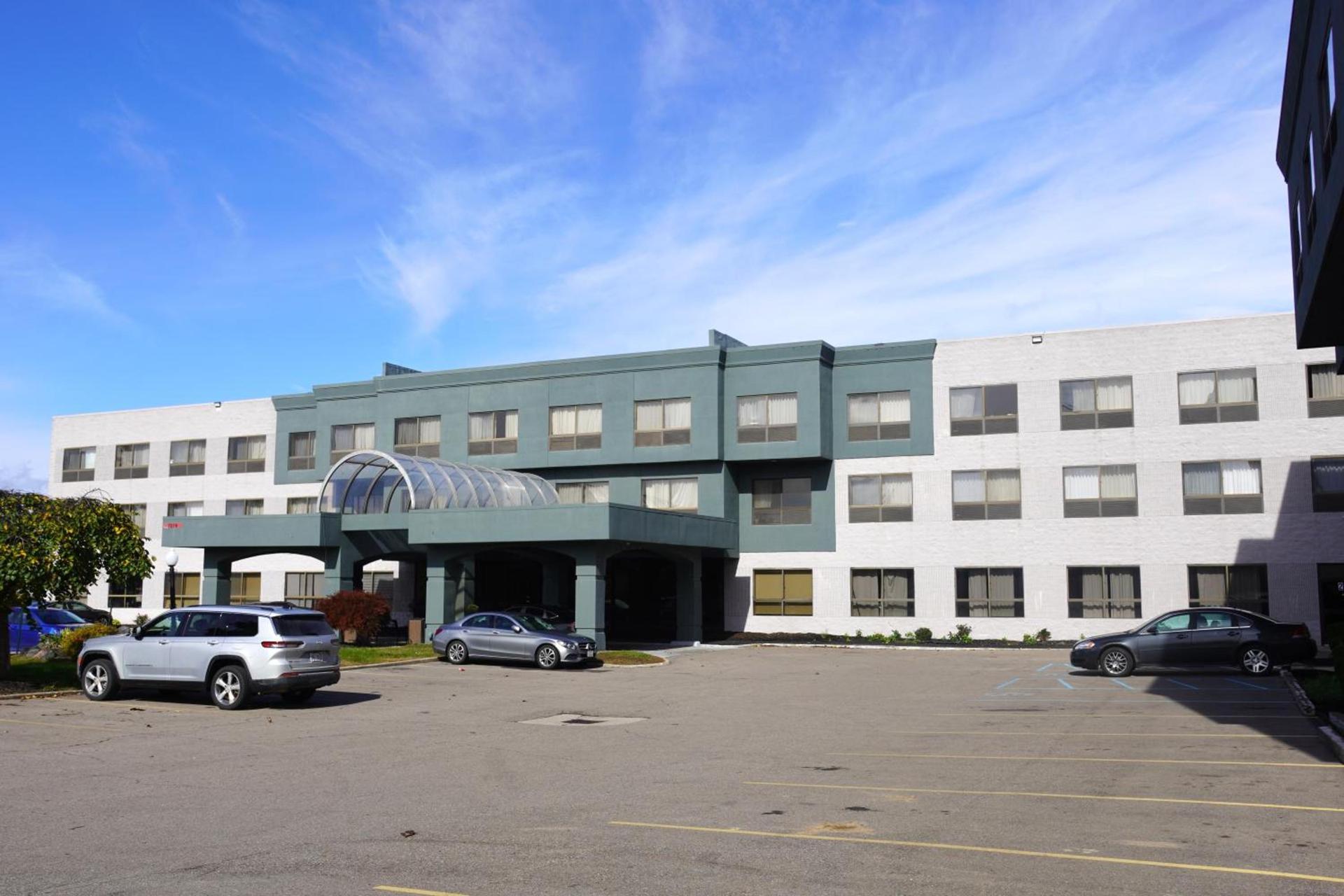 American Inn & Suites photo 9