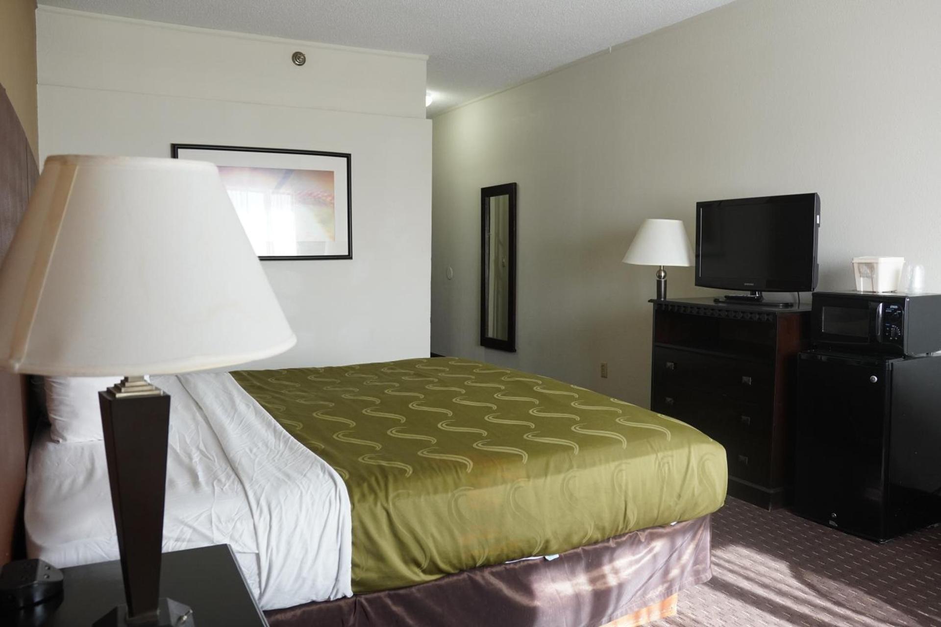 American Inn & Suites photo 19