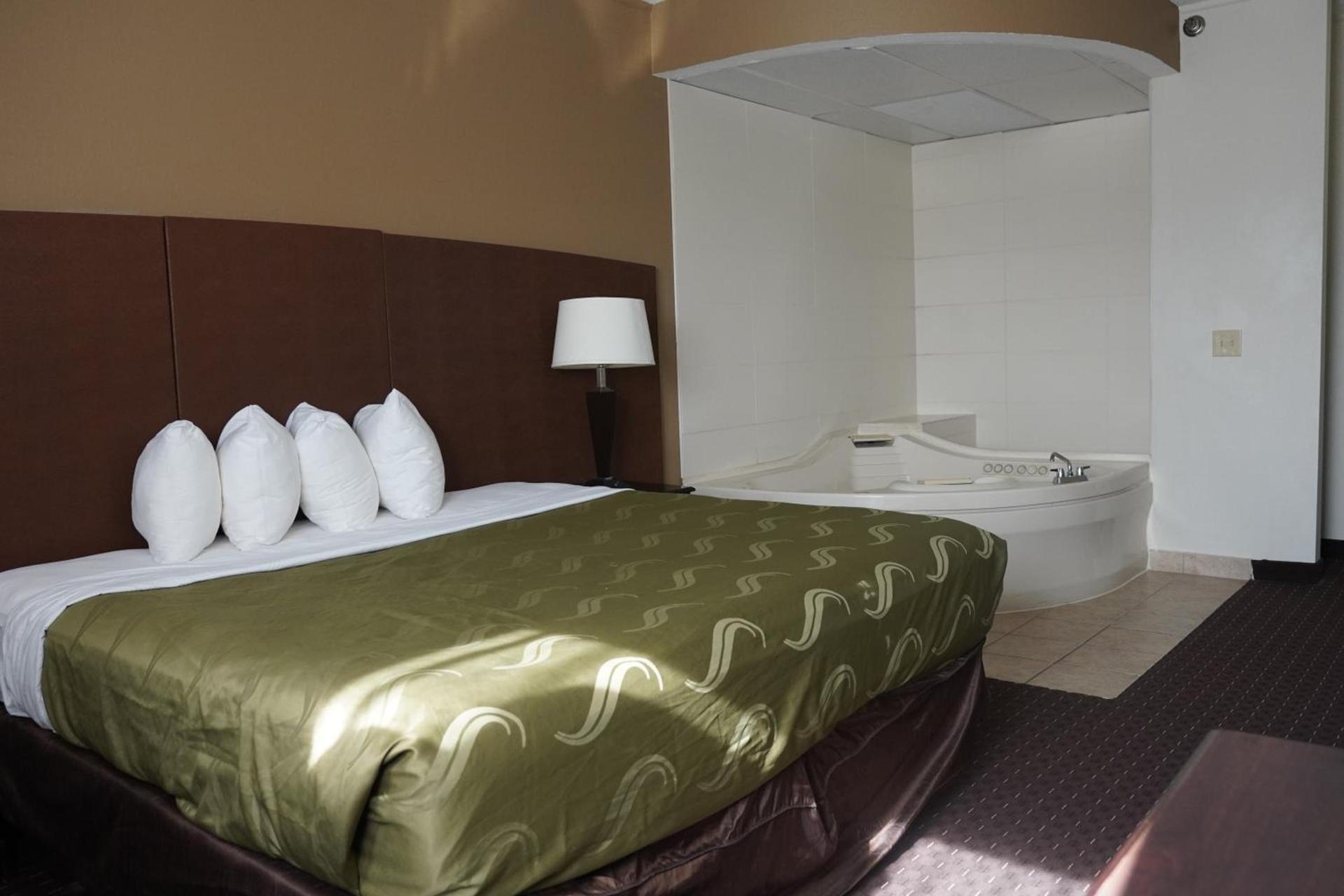 American Inn & Suites photo 28
