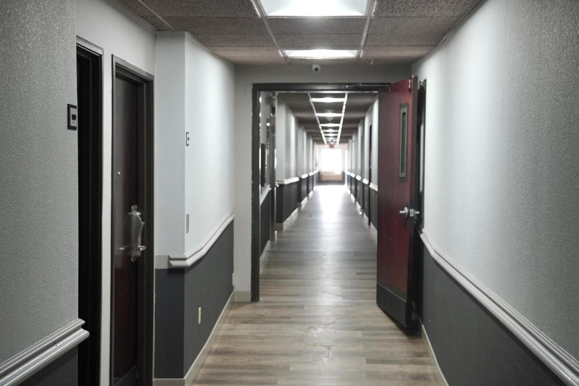 American Inn & Suites photo 33